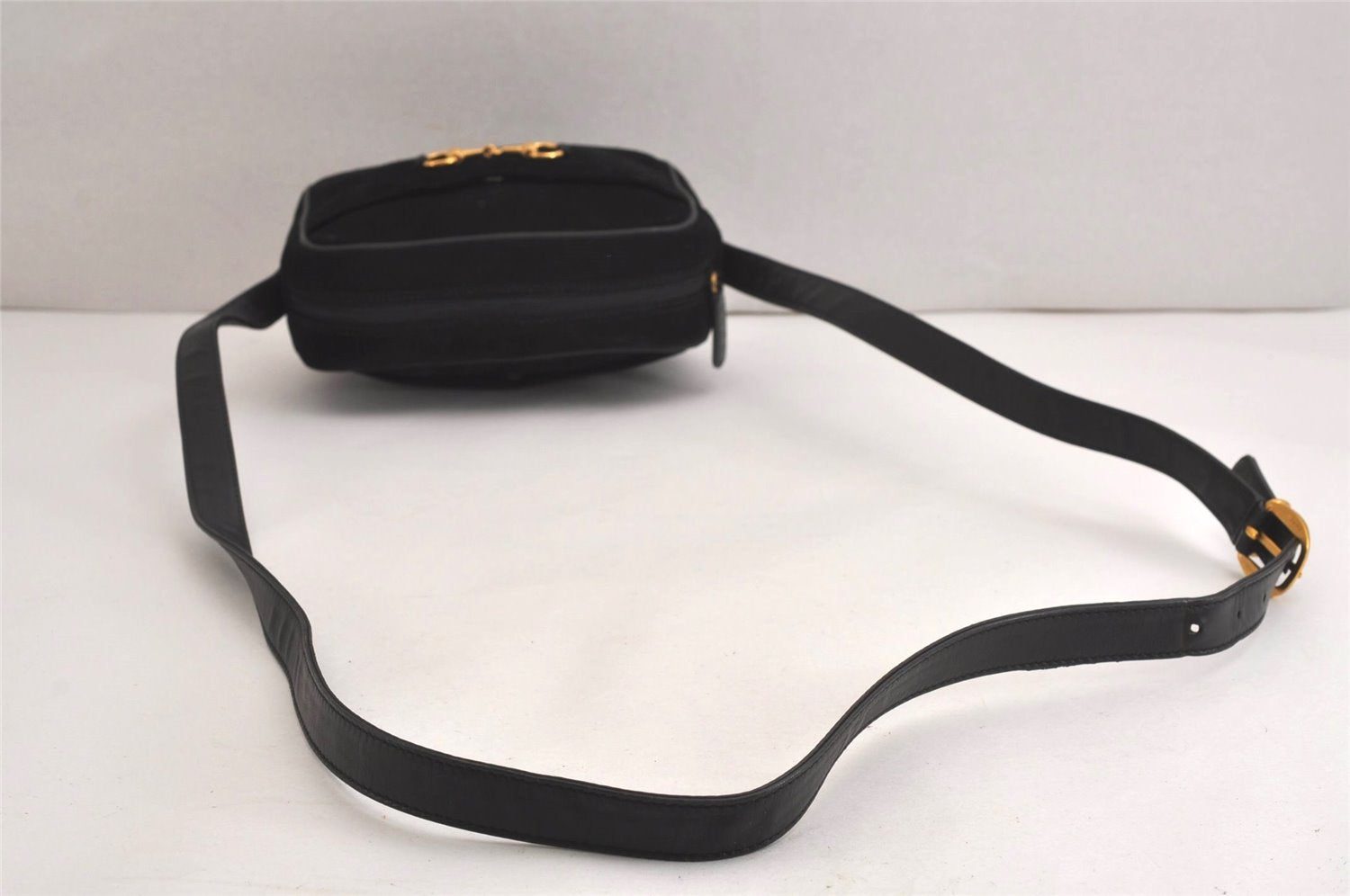 Authentic GUCCI Horsebit Shoulder Cross Body Bag Suede Leather Black Junk 6840J