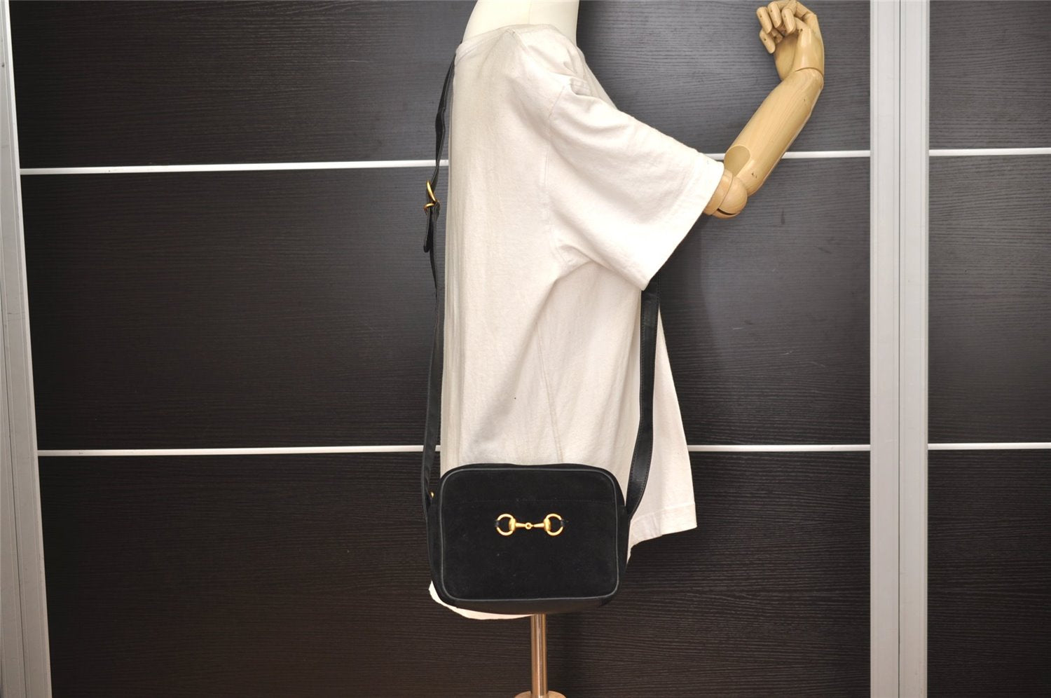 Authentic GUCCI Horsebit Shoulder Cross Body Bag Suede Leather Black Junk 6840J