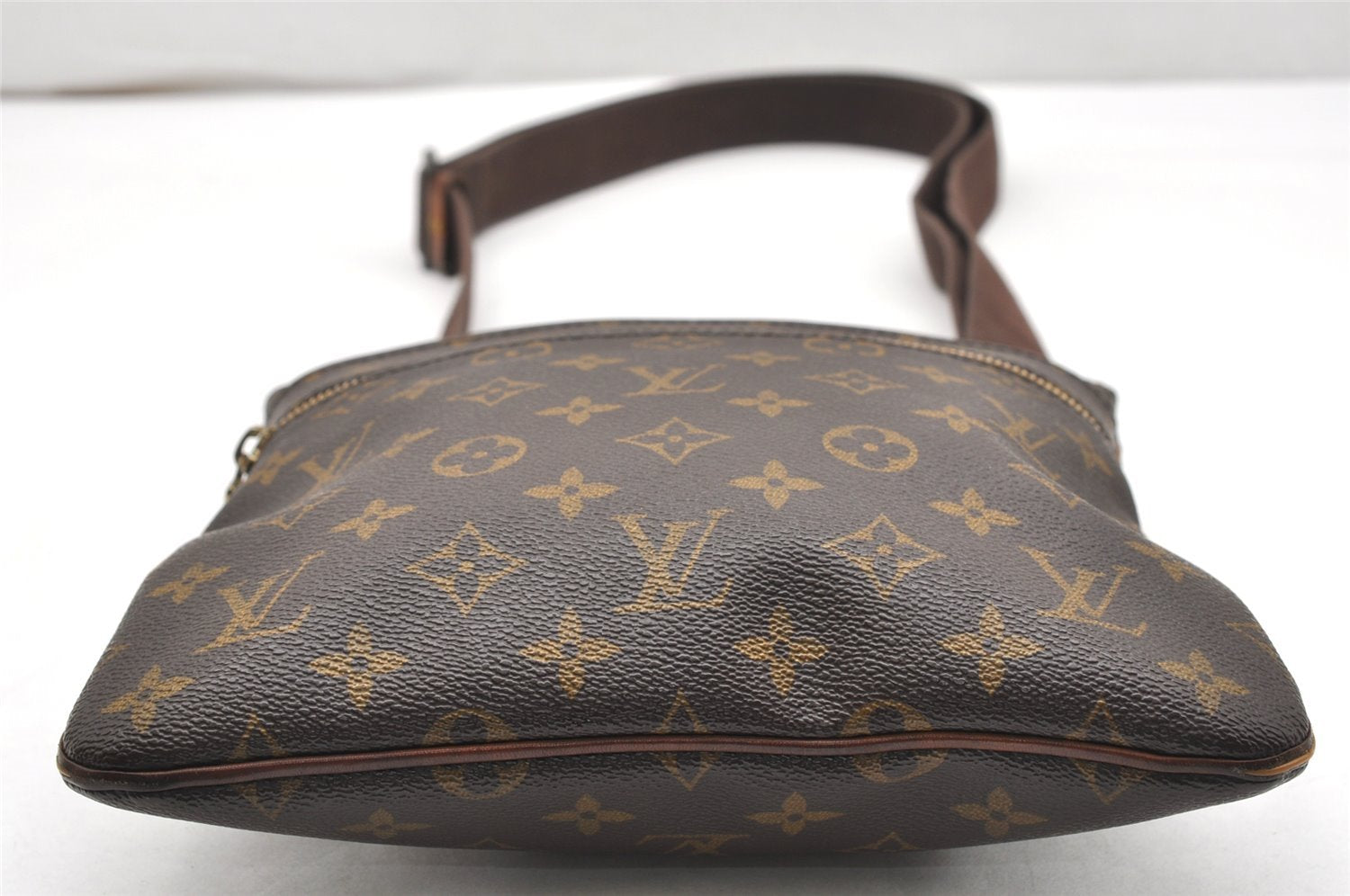 Authentic Louis Vuitton Monogram Pochette Valmy M40524 Shoulder Cross Bag 6841K