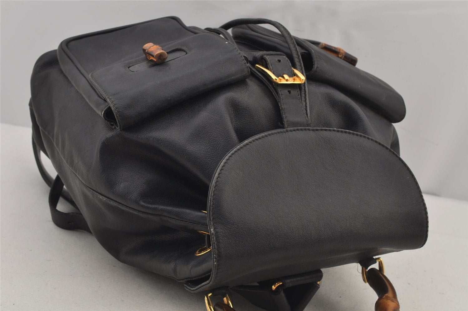 Authentic GUCCI Vintage Bamboo Drawstring Backpack Leather Black 6845J