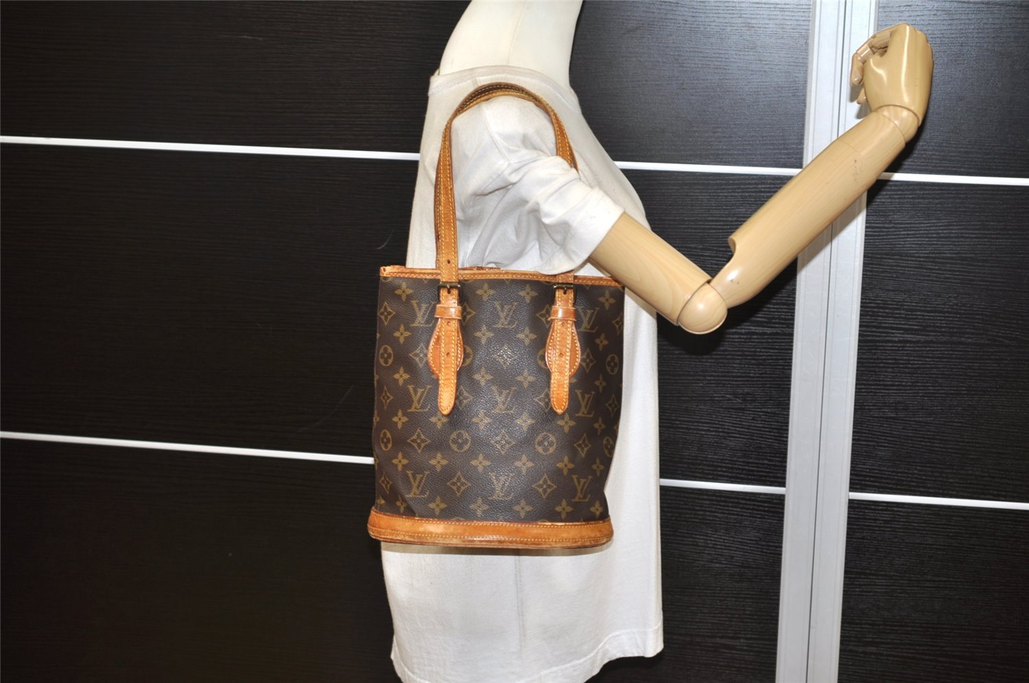 Authentic Louis Vuitton Monogram Bucket PM Shoulder Bag Old Model LV Junk 6860K