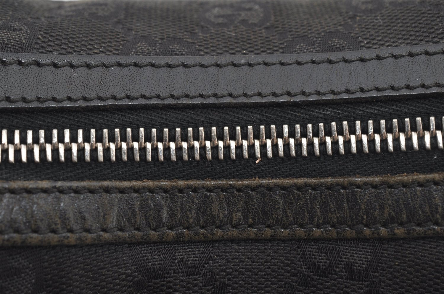 Authentic GUCCI Vintage Shoulder Bag Purse GG Canvas Leather 0013814 Black 6876J