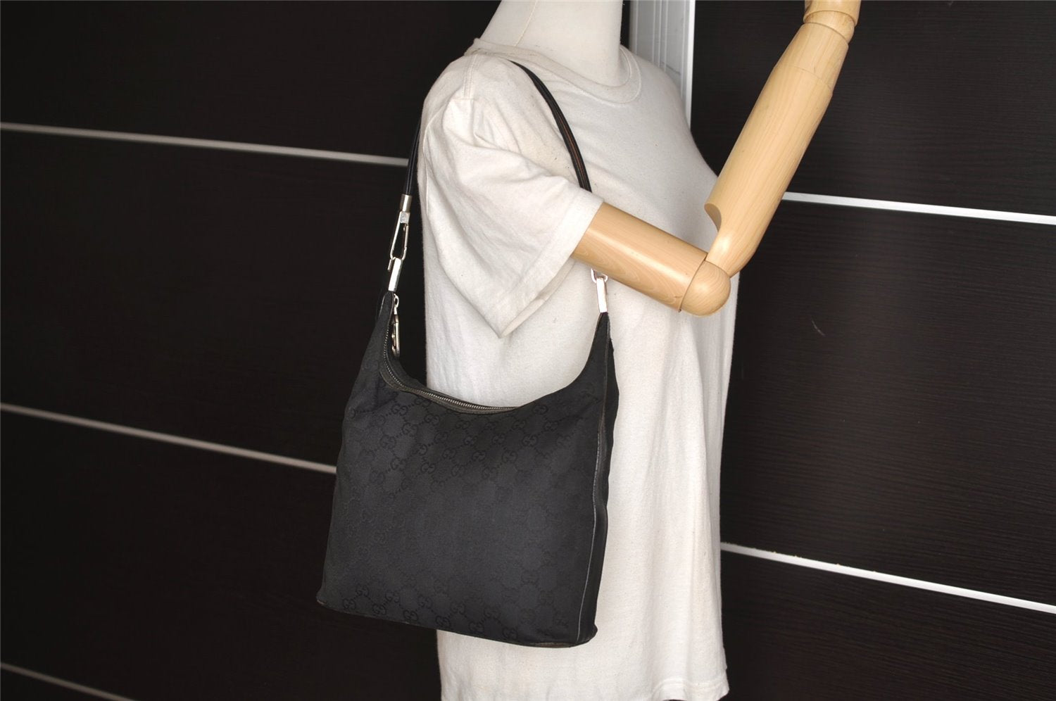 Authentic GUCCI Vintage Shoulder Bag Purse GG Canvas Leather 0013814 Black 6876J