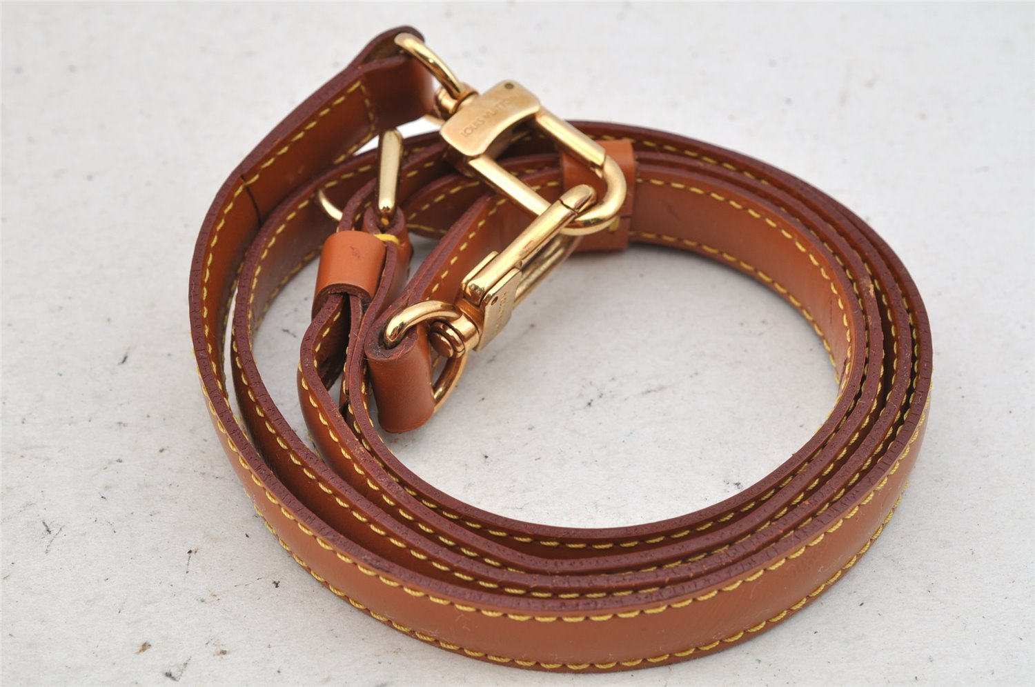 Authentic Louis Vuitton Leather Shoulder Strap Brown 40.9-47.6