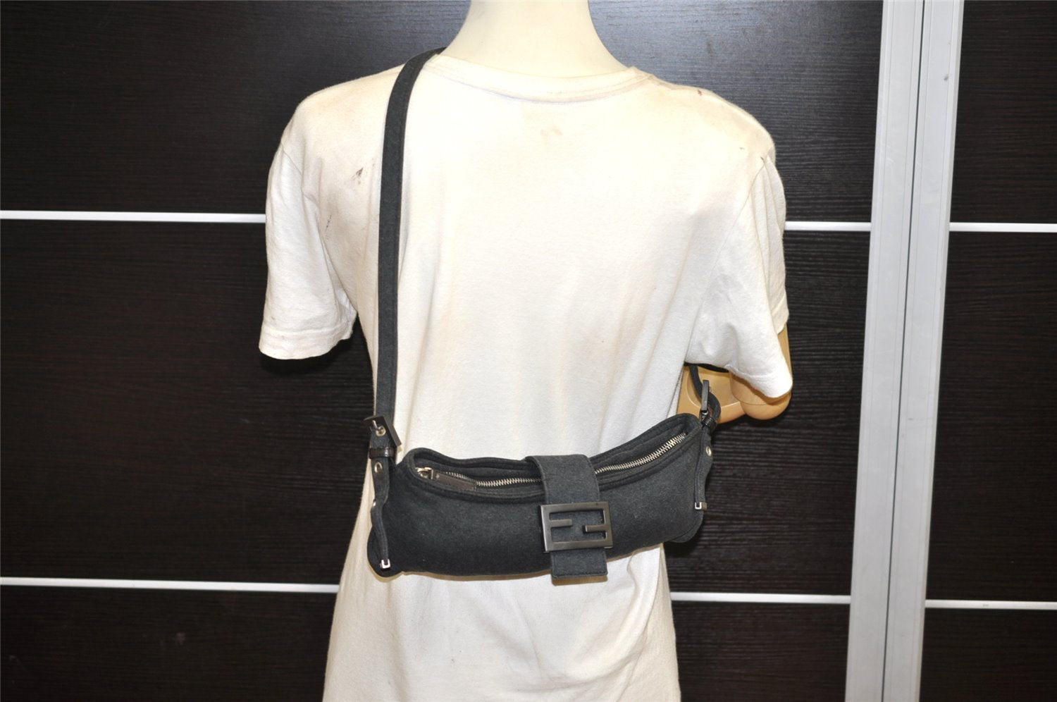 Authentic FENDI Shoulder Cross Body Bag Purse Sweat Leather Gray Junk 6885K