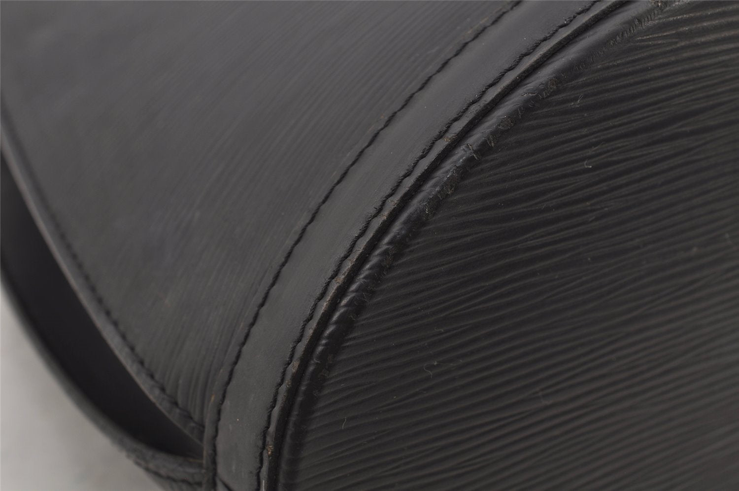 Authentic Louis Vuitton Epi Cluny Shoulder Bag Purse Black M52252 LV 6899J