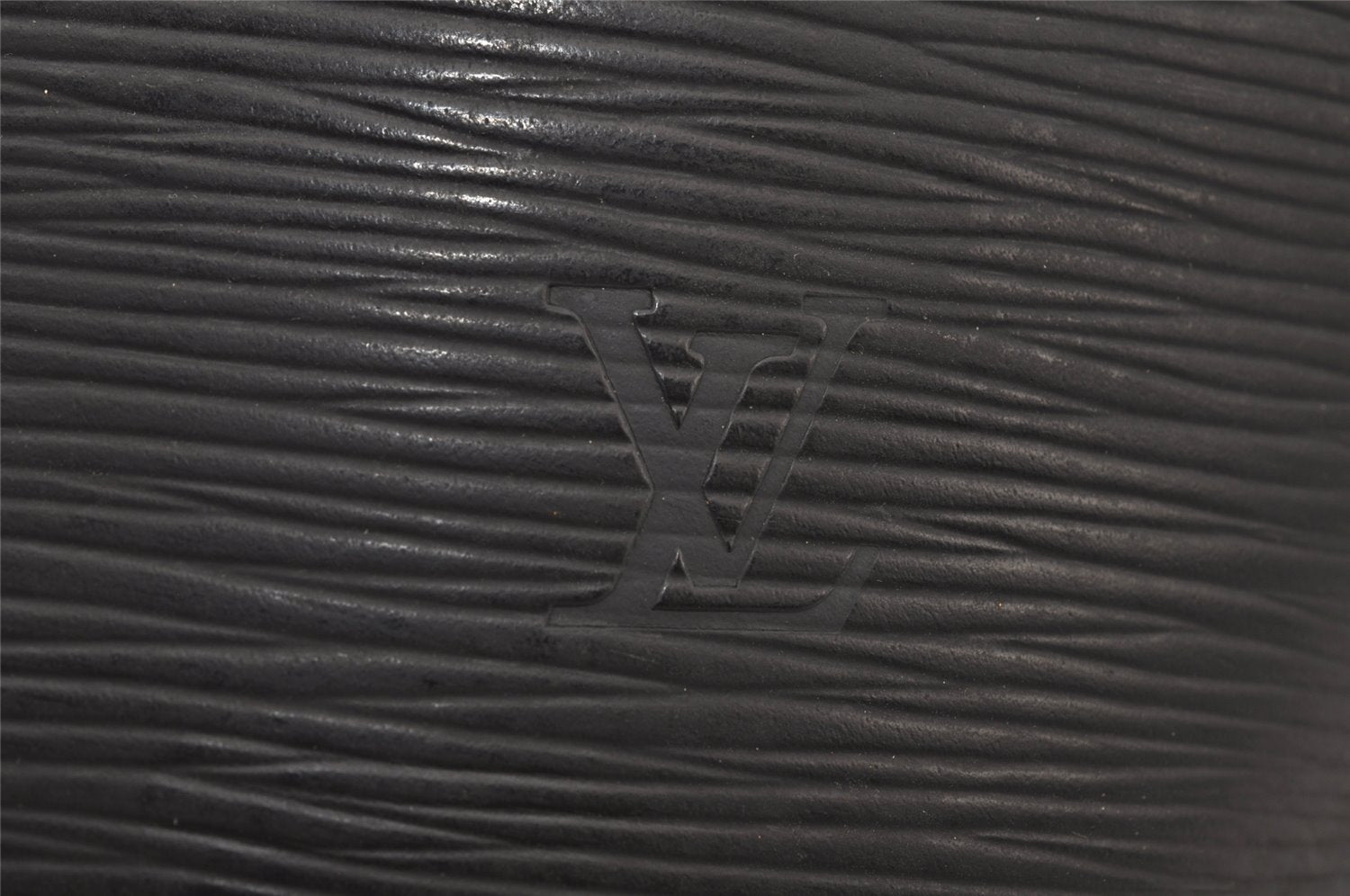 Authentic Louis Vuitton Epi Cluny Shoulder Bag Purse Black M52252 LV 6899J