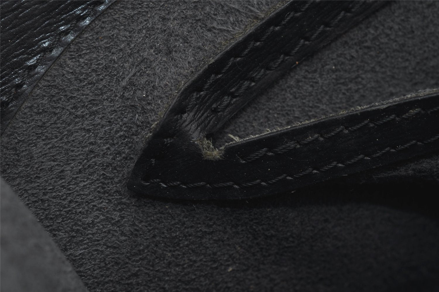 Authentic Louis Vuitton Epi Cluny Shoulder Bag Purse Black M52252 LV 6899J