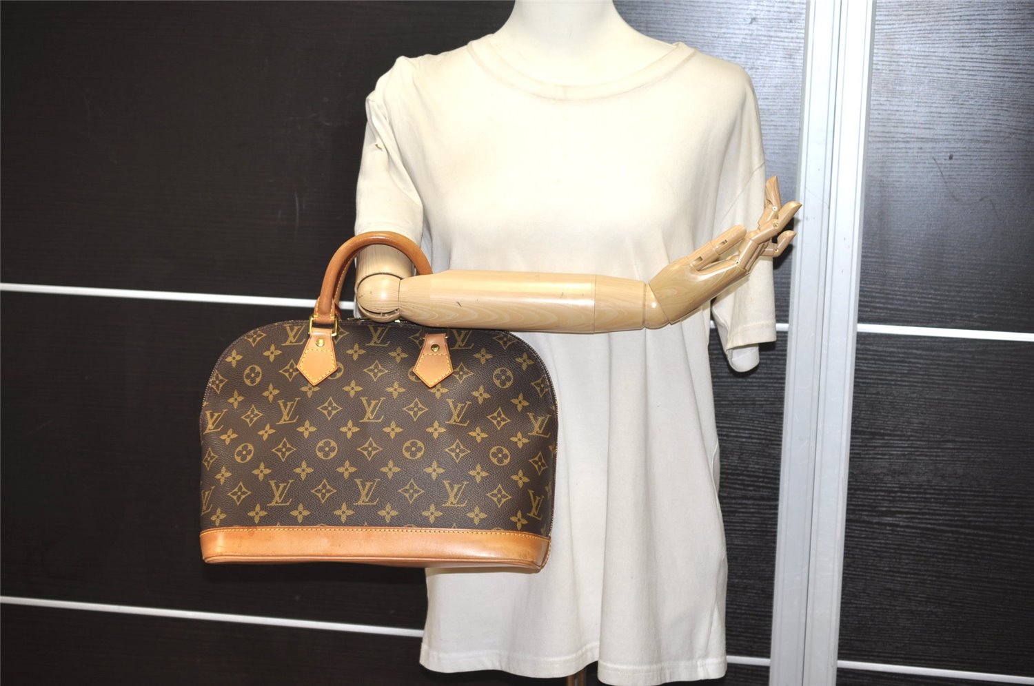 Authentic Louis Vuitton Monogram Alma Hand Bag Purse M51130 LV 6905J