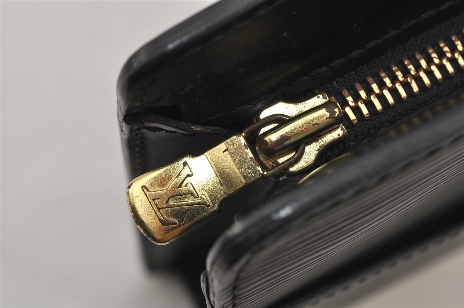 Authentic Louis Vuitton Epi Pochette Homme Clutch Hand Bag Black M52522 LV 6906J