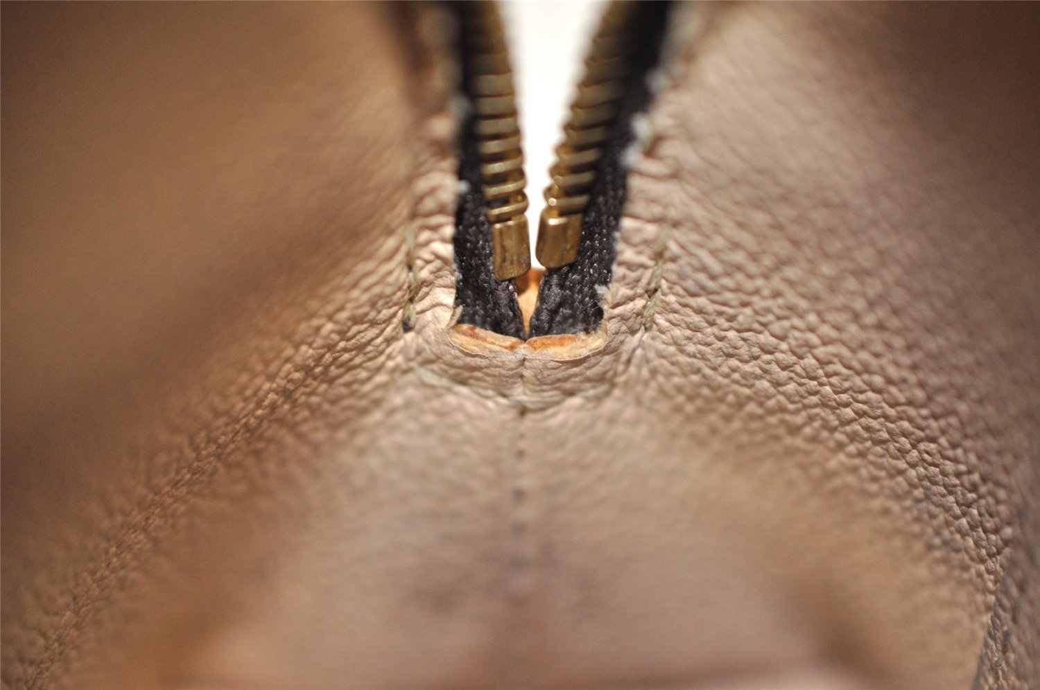 Authentic Louis Vuitton Monogram Pochette Cosmetic Pouch M47515 LV 6913I