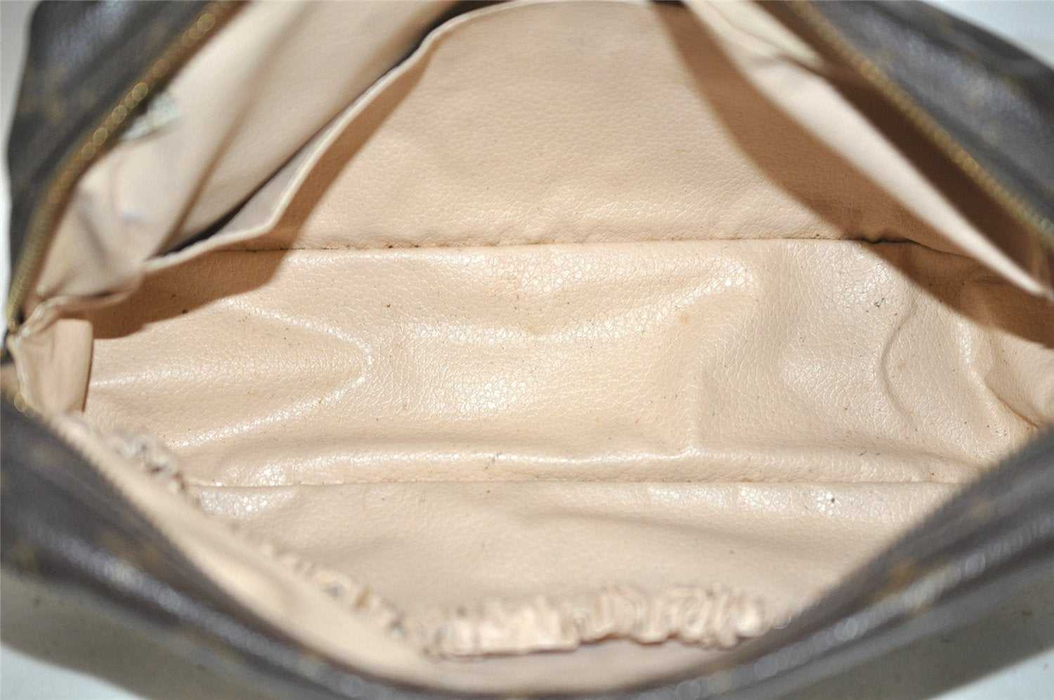 Auth Louis Vuitton Monogram Trousse Toilette 28 Clutch Hand Bag Old Model 6918I