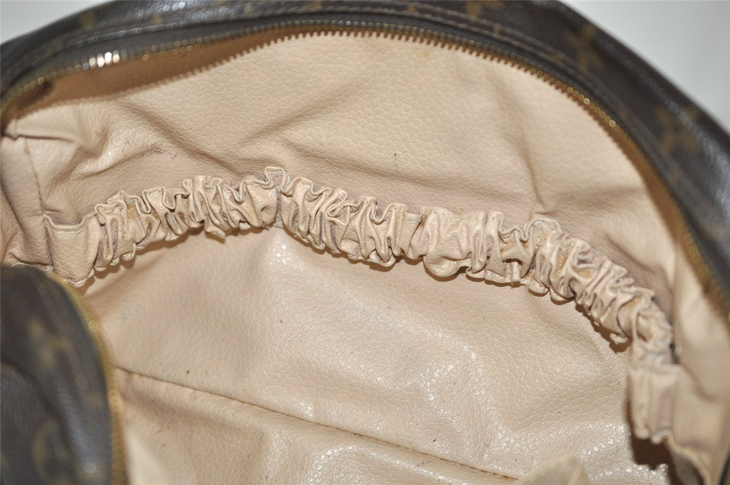 Auth Louis Vuitton Monogram Trousse Toilette 28 Clutch Hand Bag Old Model 6918I