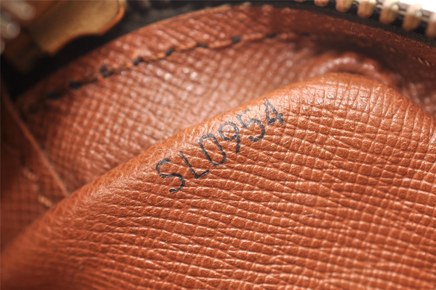 Authentic Louis Vuitton Monogram Marly Dragonne PM M51827 Clutch Hand Bag 6922I