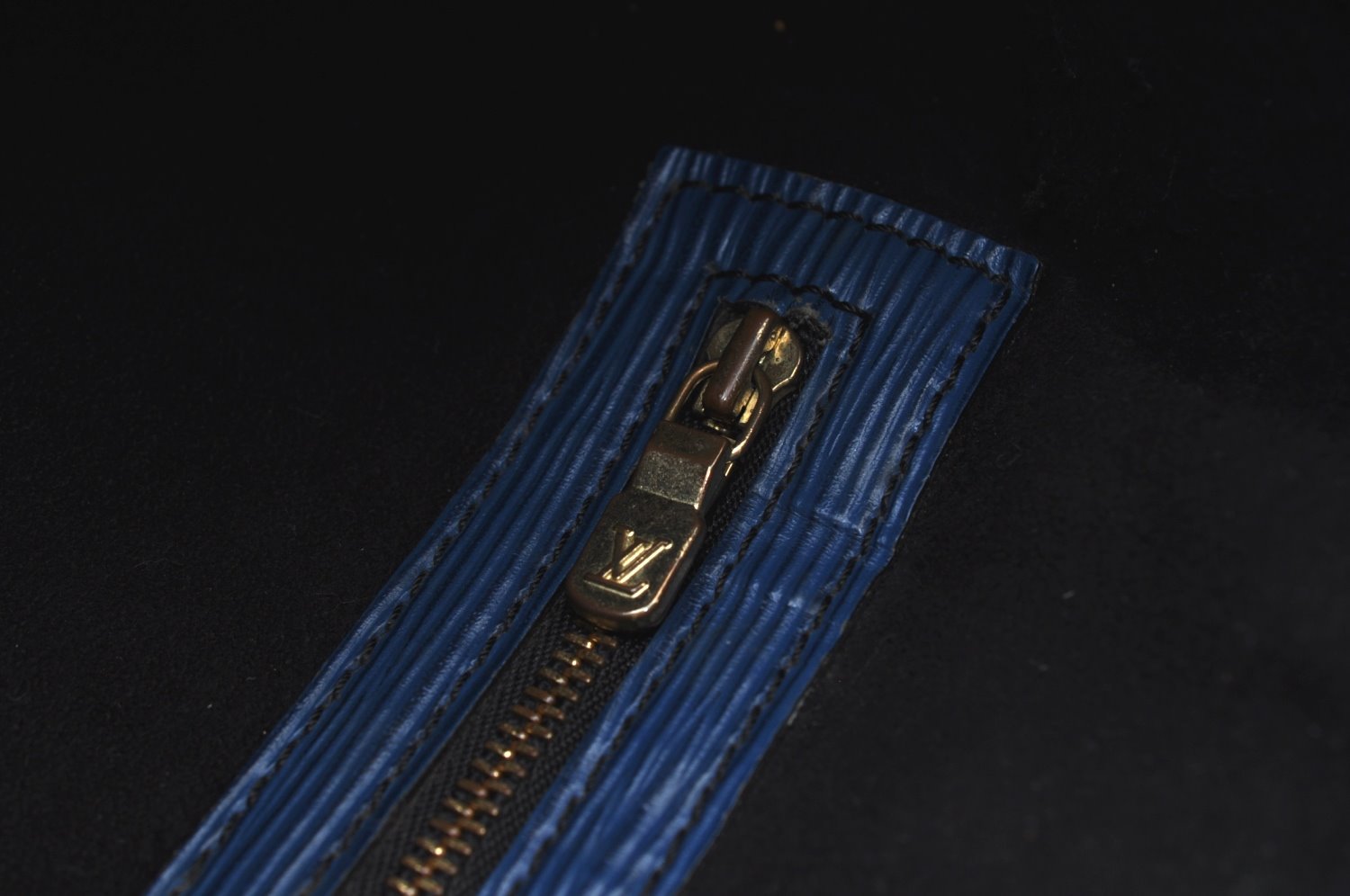 Auth Louis Vuitton Epi Noe Tricolor Blue Red Green Drawstring Bag Junk LV 6923H