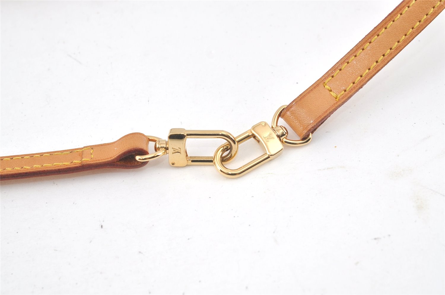 Authentic Louis Vuitton Leather Shoulder Strap Beige 45.7