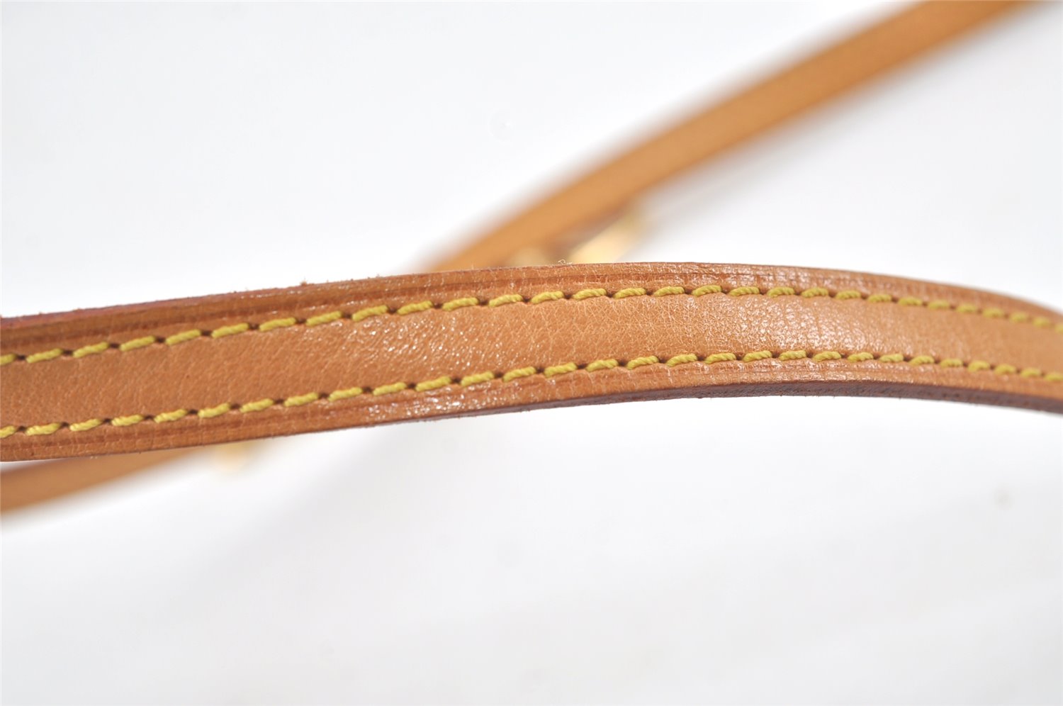 Authentic Louis Vuitton Leather Shoulder Strap Beige 45.7