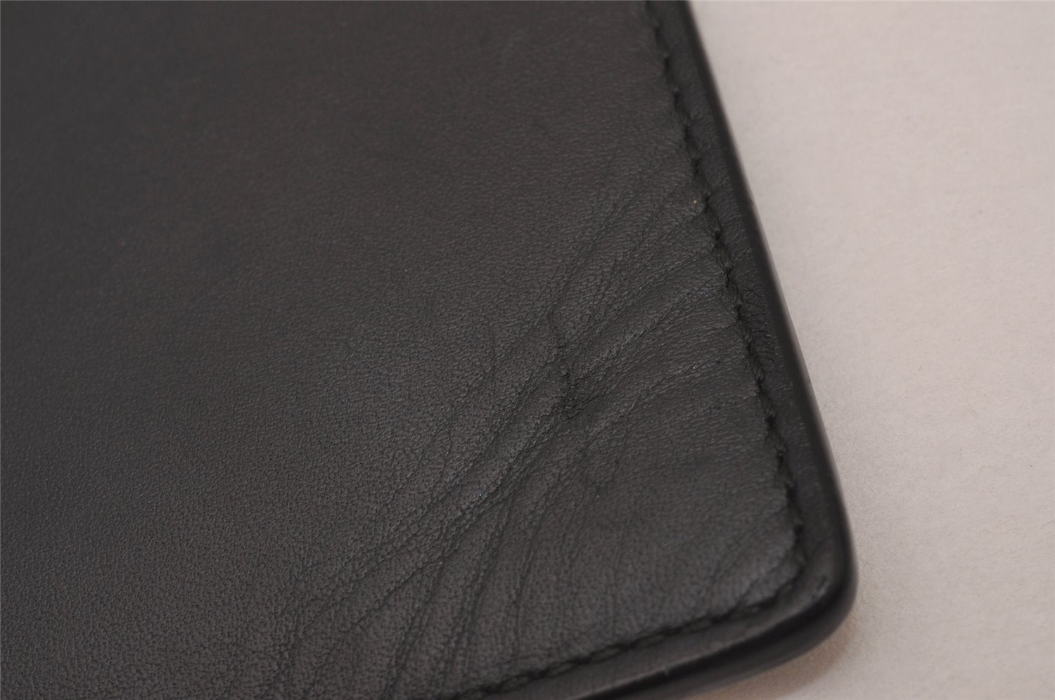 Authentic GUCCI Ghost LIFE IS GUCCI Clutch Bag Leather 445597 Black Box 6966I