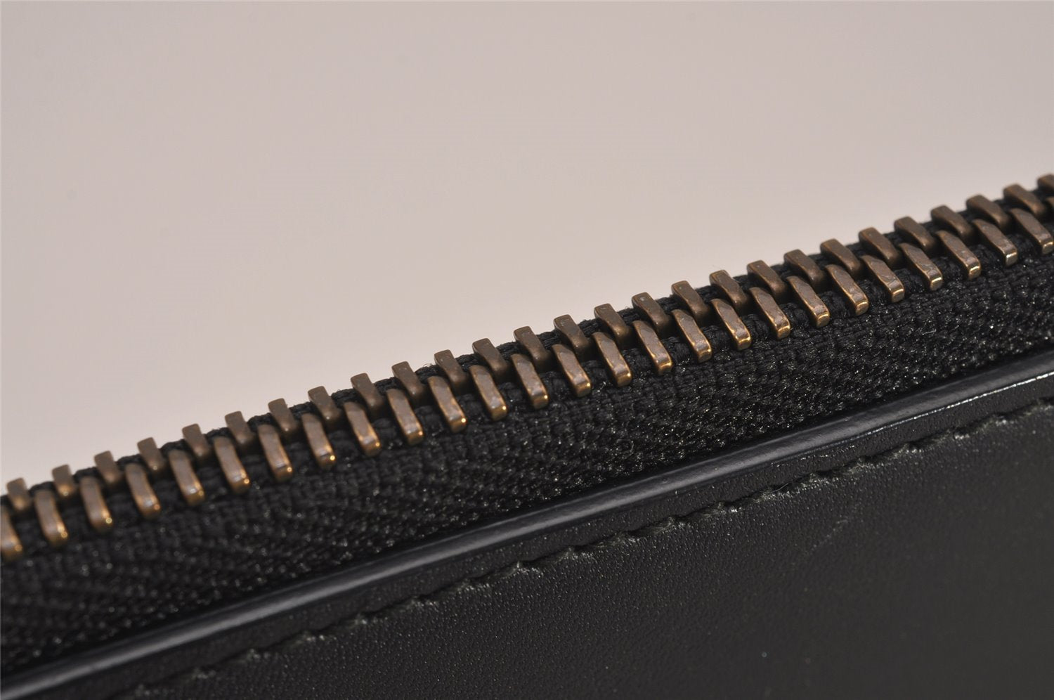 Authentic GUCCI Ghost LIFE IS GUCCI Clutch Bag Leather 445597 Black Box 6966I