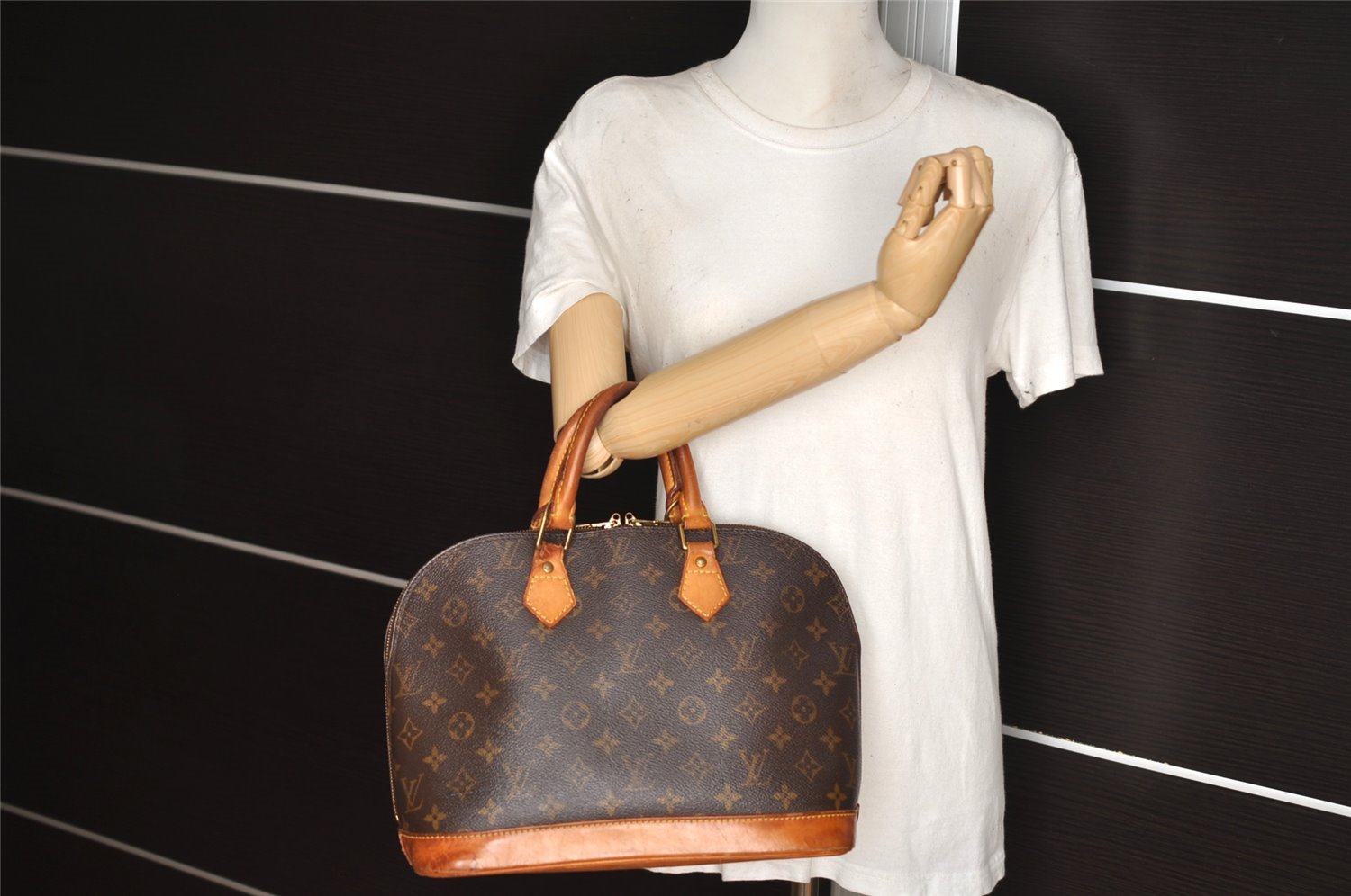 Authentic Louis Vuitton Monogram Alma Hand Bag Purse M51130 LV 6976I