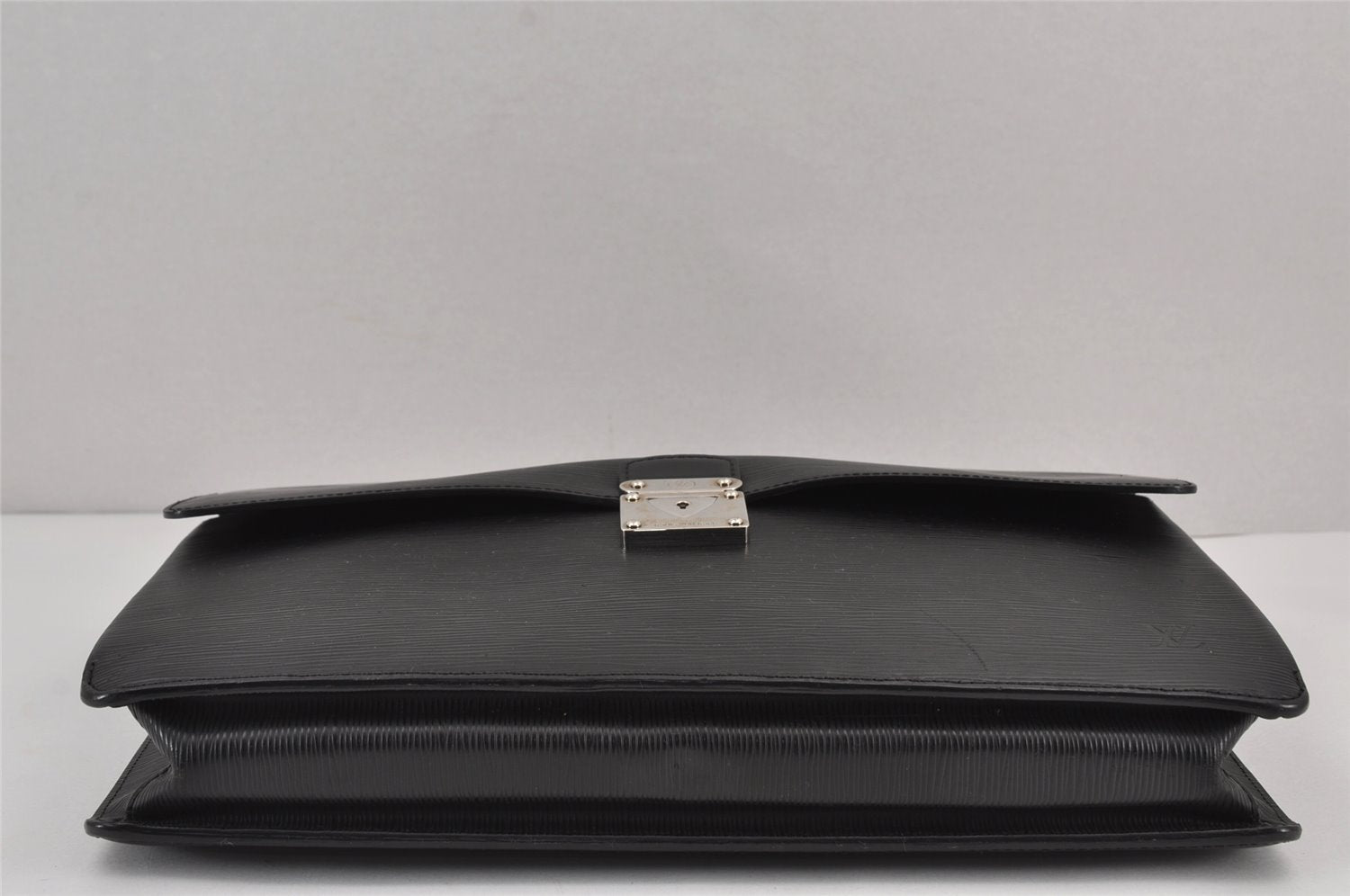 Authentic Louis Vuitton Epi Robusto 1 Briefcase Black M54532 LV 6988J
