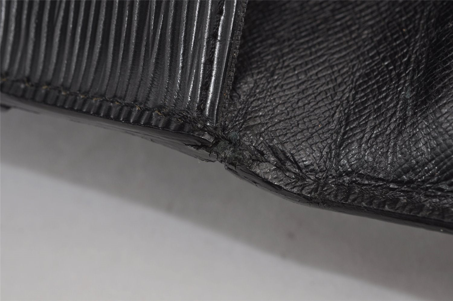 Authentic Louis Vuitton Epi Robusto 1 Briefcase Black M54532 LV 6988J