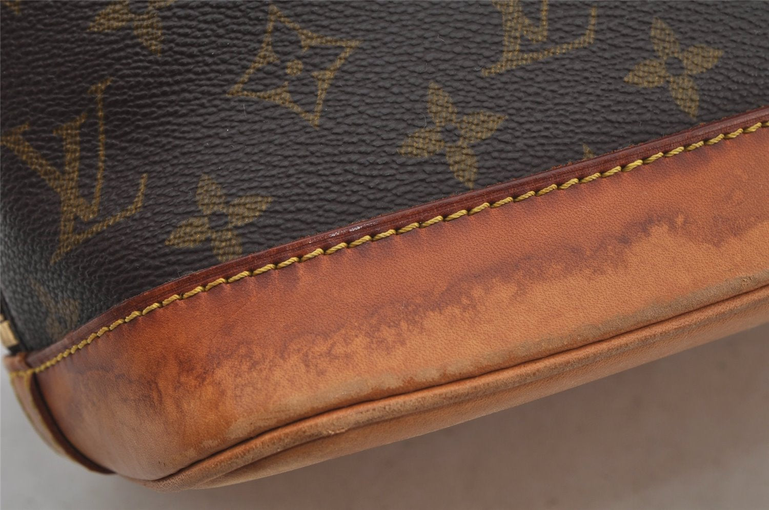 Authentic Louis Vuitton Monogram Alma Hand Bag Purse M51130 LV 6999J