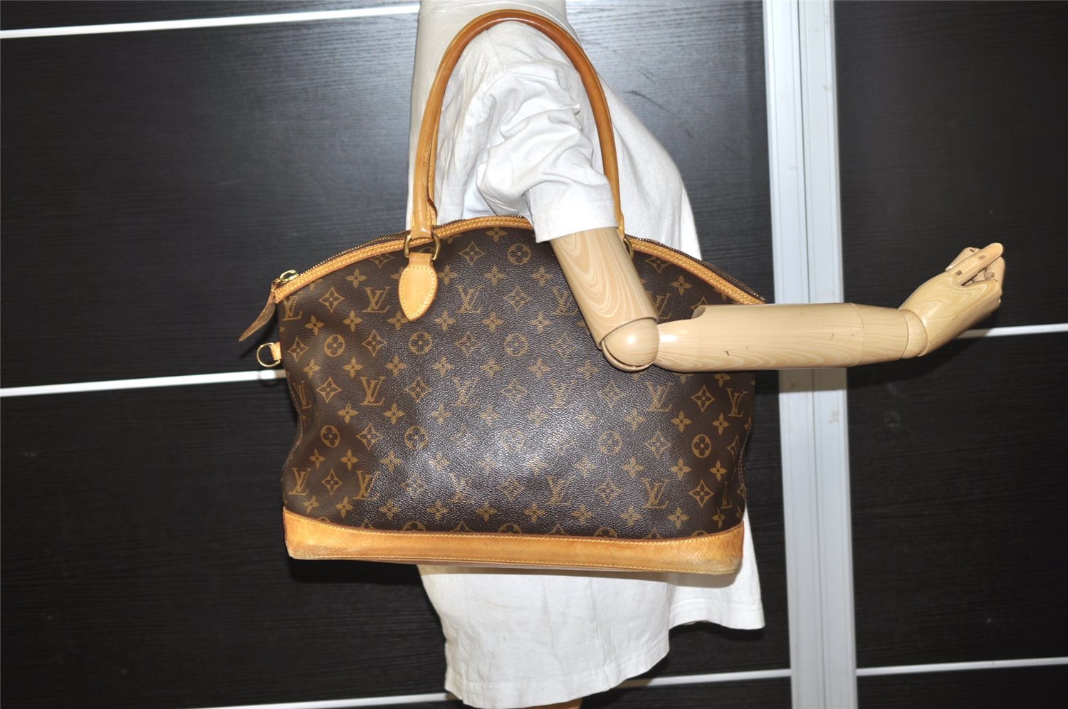 Authentic Louis Vuitton Monogram Lockit Horizontal Shoulder Bag M40104 LV 7046I