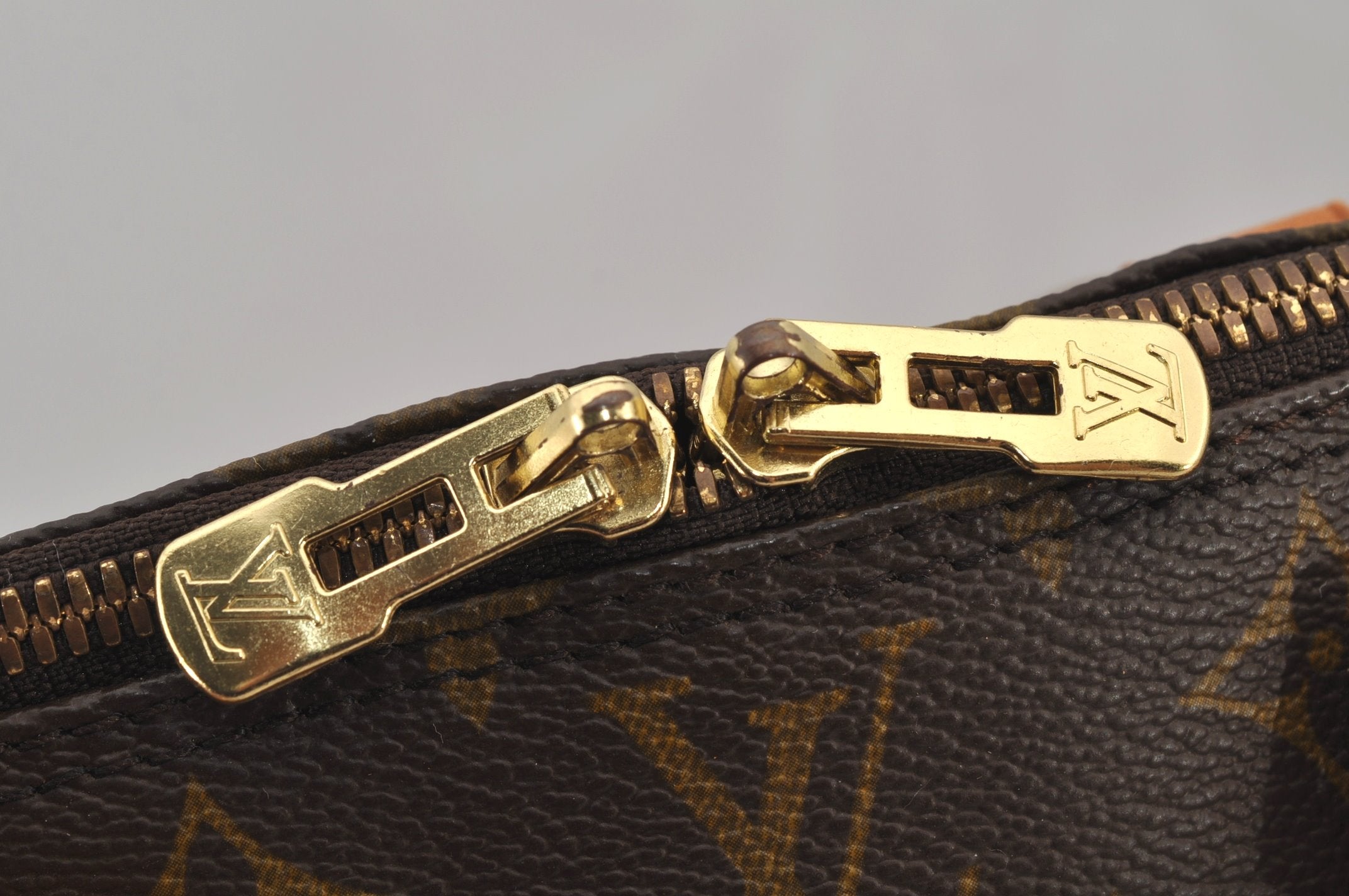 Authentic Louis Vuitton Monogram Alma Hand Bag Purse M51130 LV 7046J