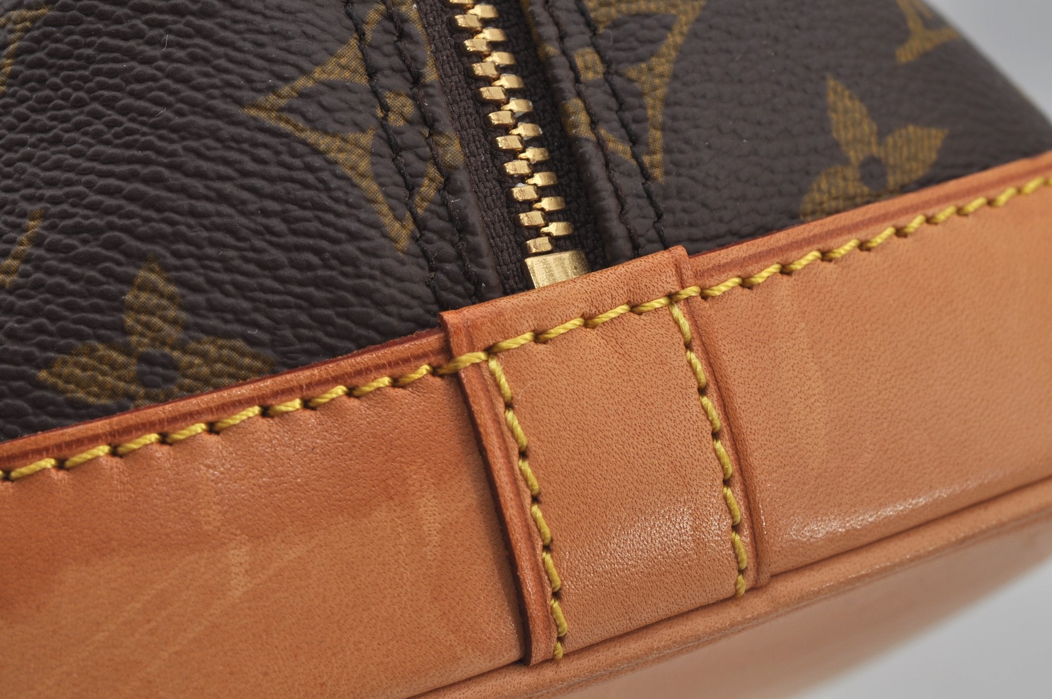 Authentic Louis Vuitton Monogram Alma Hand Bag Purse M51130 LV 7046J