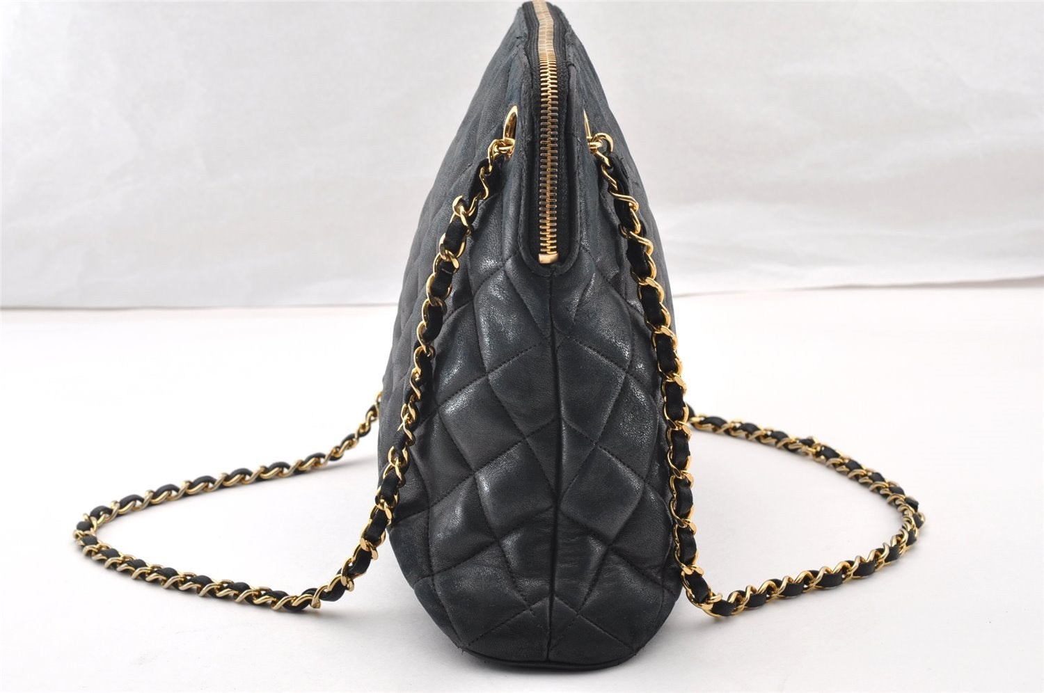 Authentic CHANEL Vintage Calf Skin Matelasse Chain Shoulder Bag Black CC 7047I