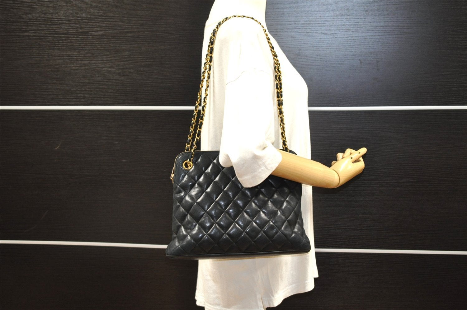 Authentic CHANEL Vintage Calf Skin Matelasse Chain Shoulder Bag Black CC 7047I