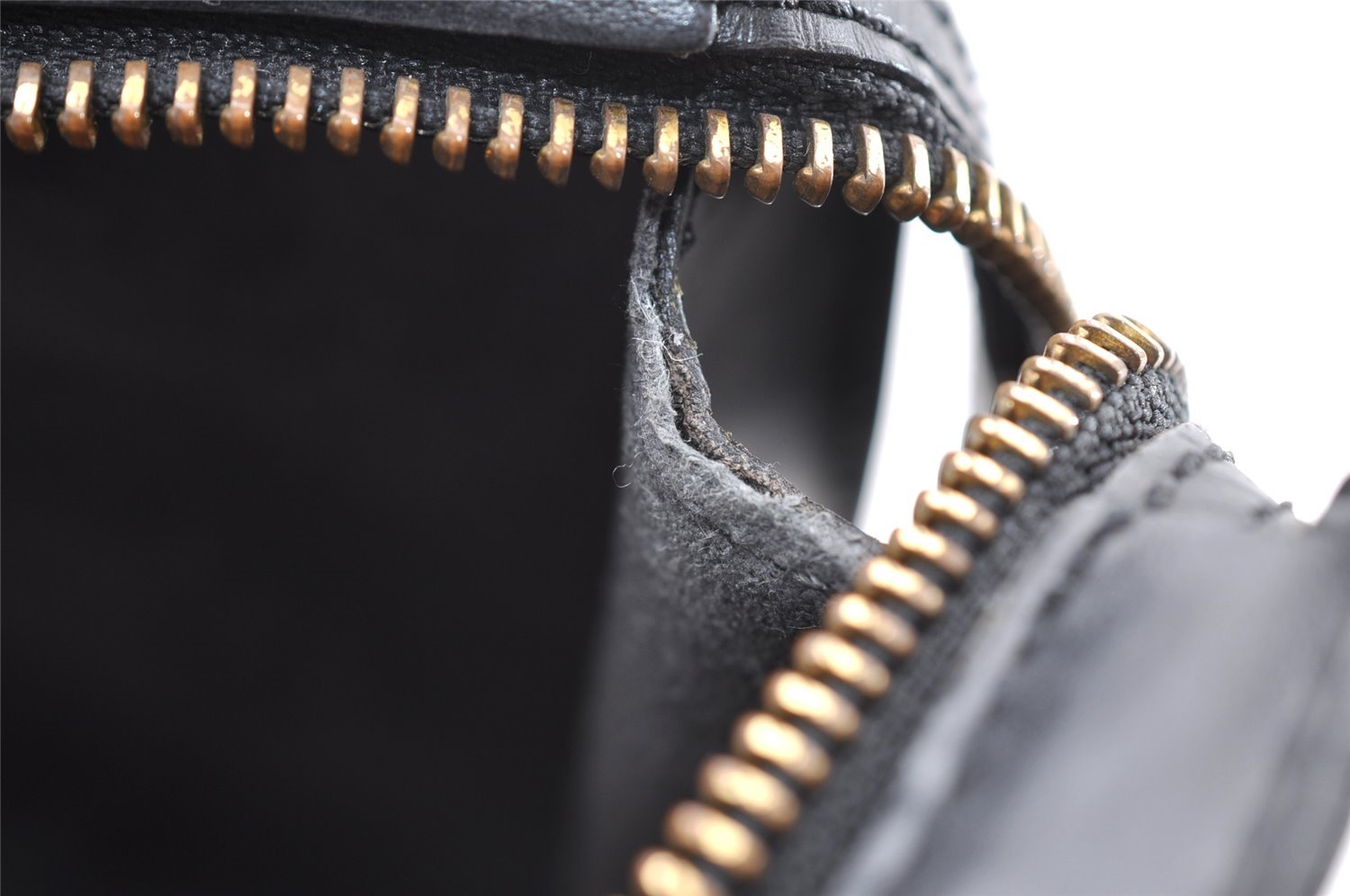 Authentic Louis Vuitton Epi Saint Jacques Poignet Long Shoulder Bag Black 7068I