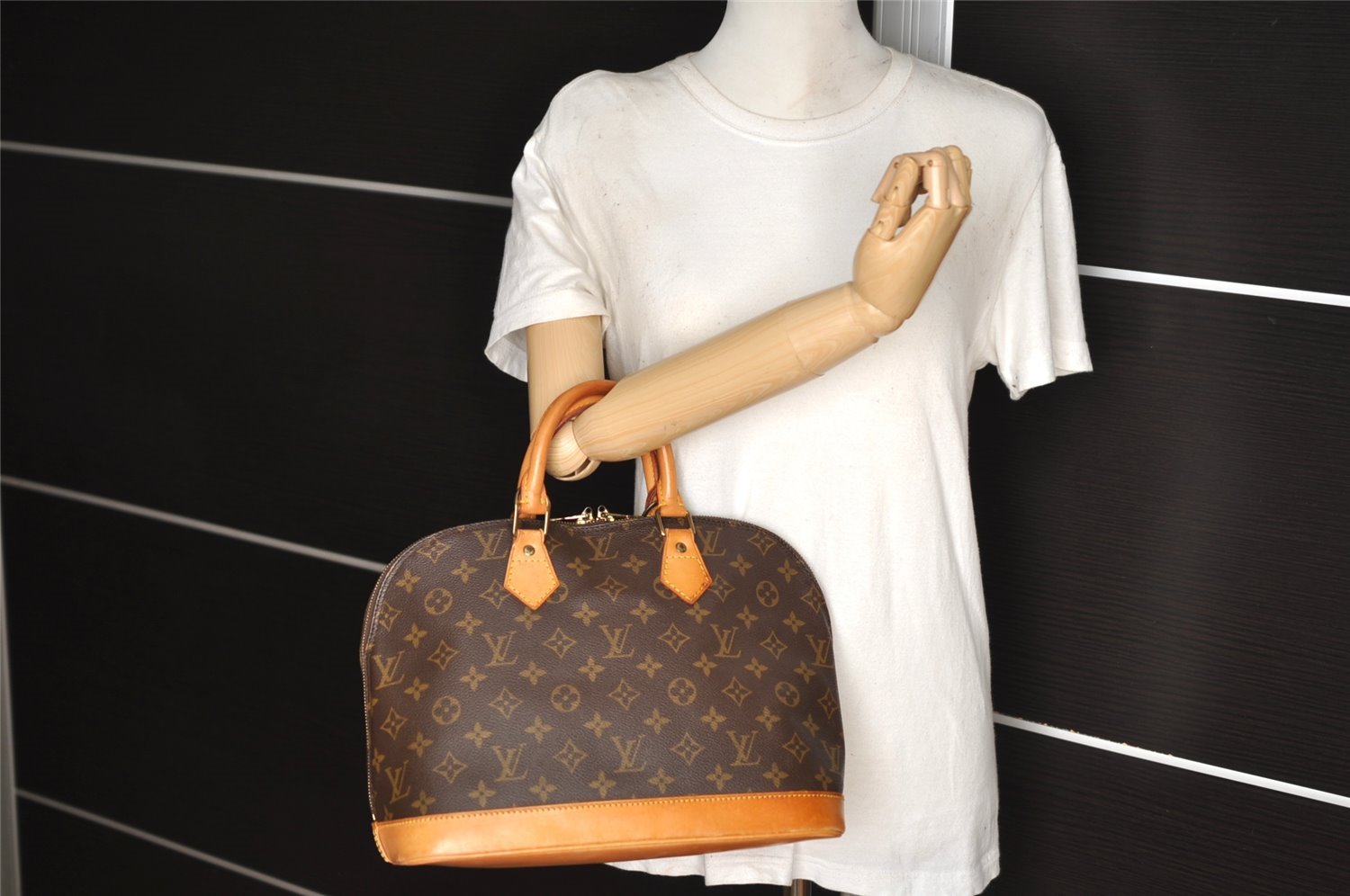 Authentic Louis Vuitton Monogram Alma Hand Bag Purse M51130 LV 7080I