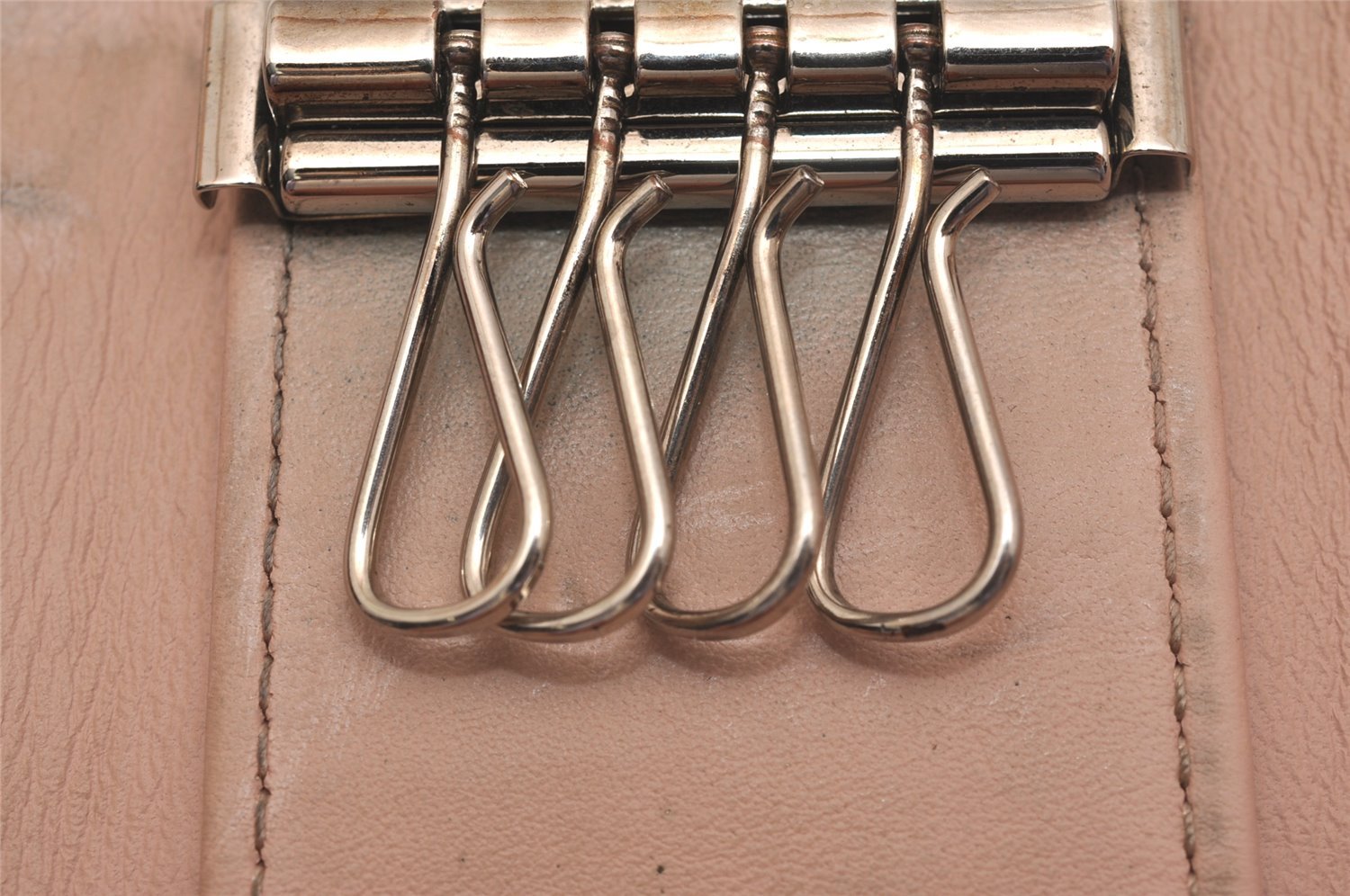 Authentic Louis Vuitton Mahina Multicles 4 Four Hooks Key Case M64056 Pink 7083J
