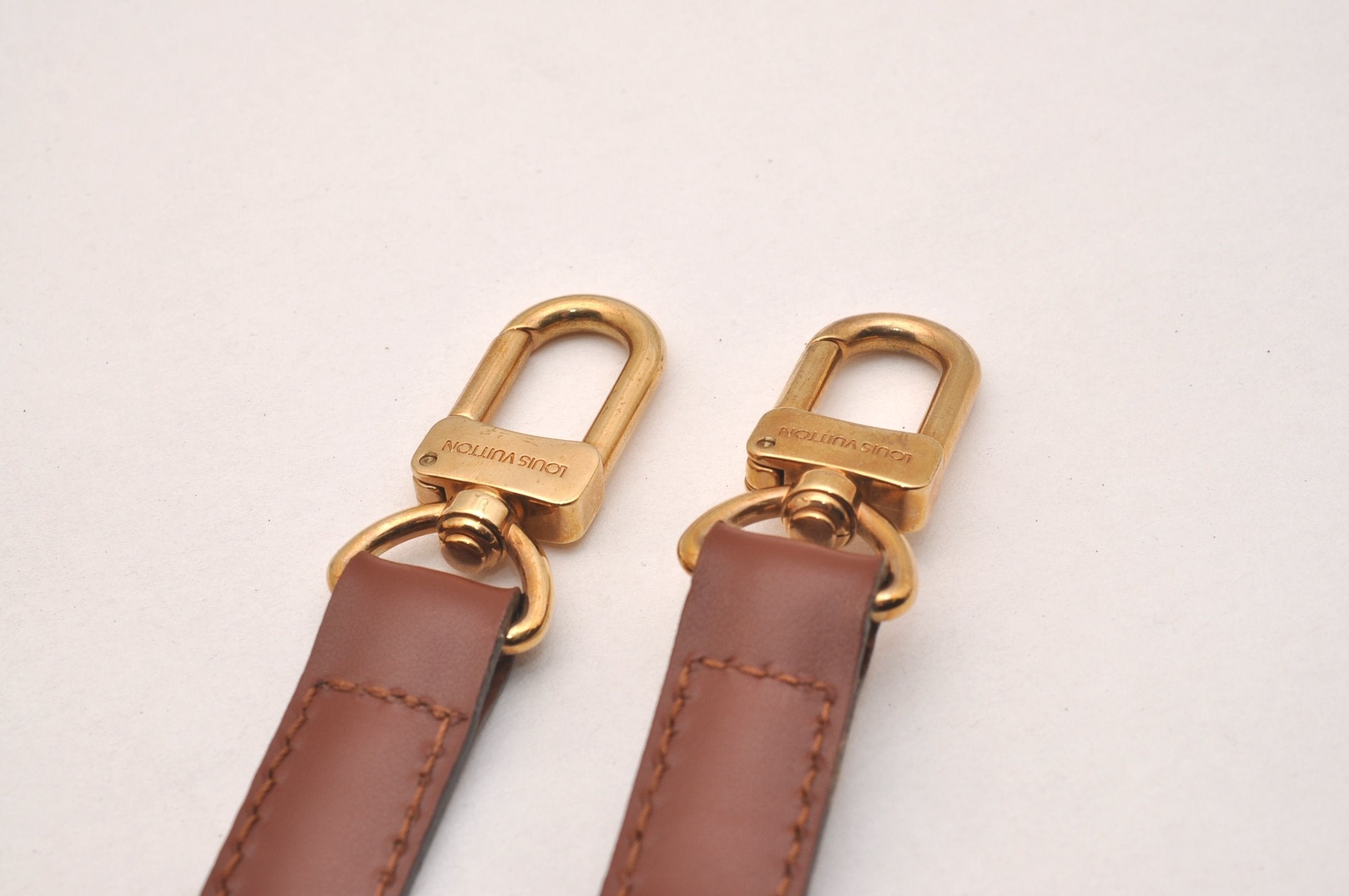 Authentic Louis Vuitton Leather Shoulder Strap Brown 40.6-47.6