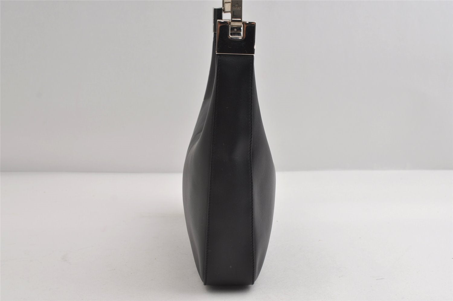 Authentic GUCCI Vintage Shoulder Bag Purse Leather 0013812 Black 7087I