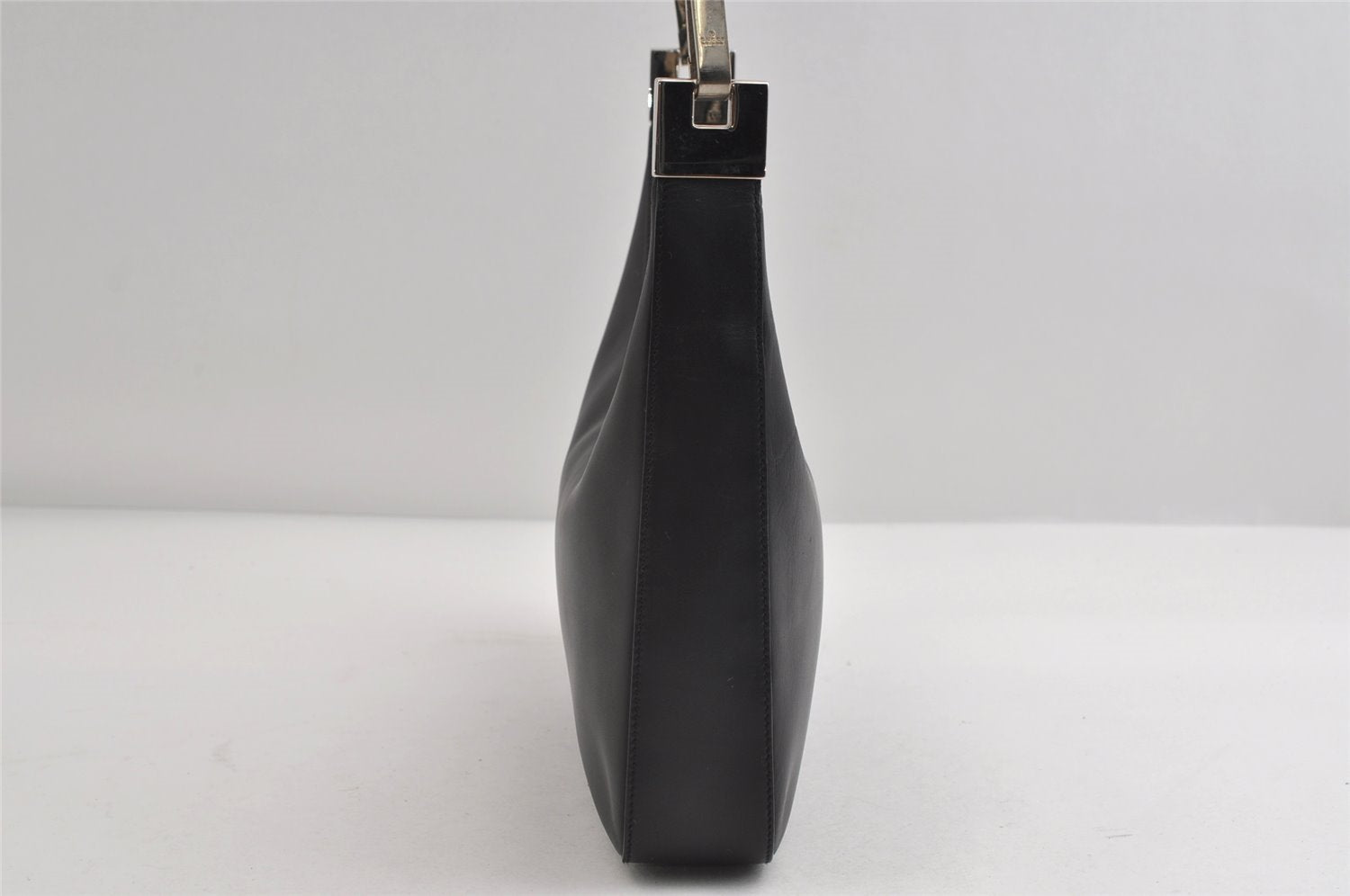 Authentic GUCCI Vintage Shoulder Bag Purse Leather 0013812 Black 7087I