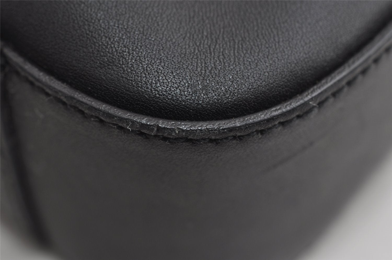 Authentic GUCCI Vintage Shoulder Bag Purse Leather 0013812 Black 7087I