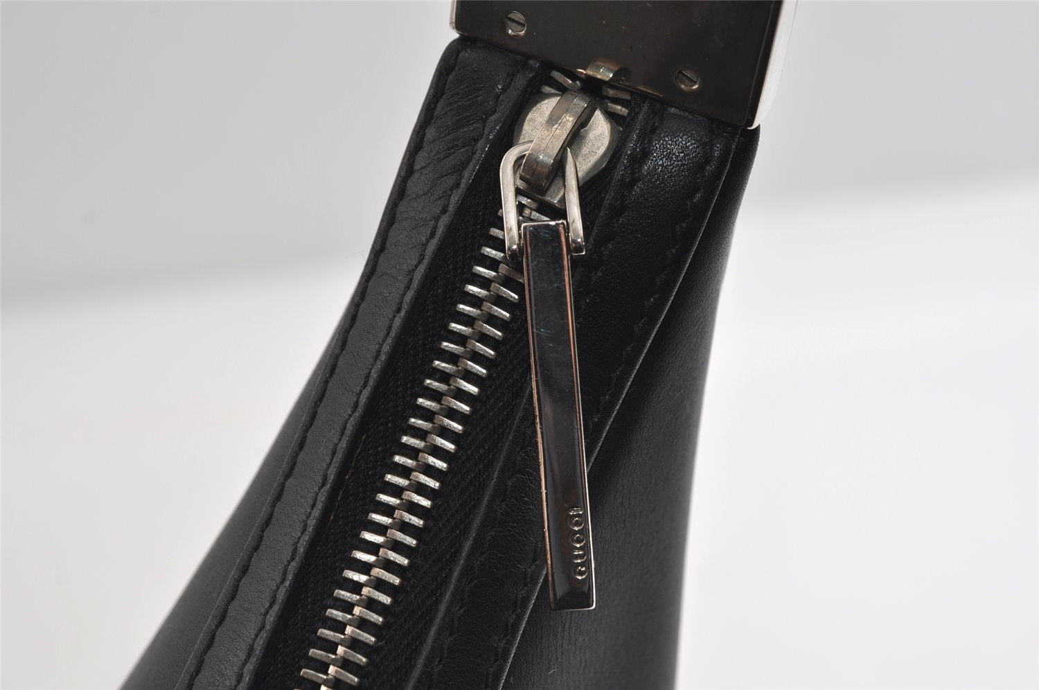 Authentic GUCCI Vintage Shoulder Bag Purse Leather 0013812 Black 7087I