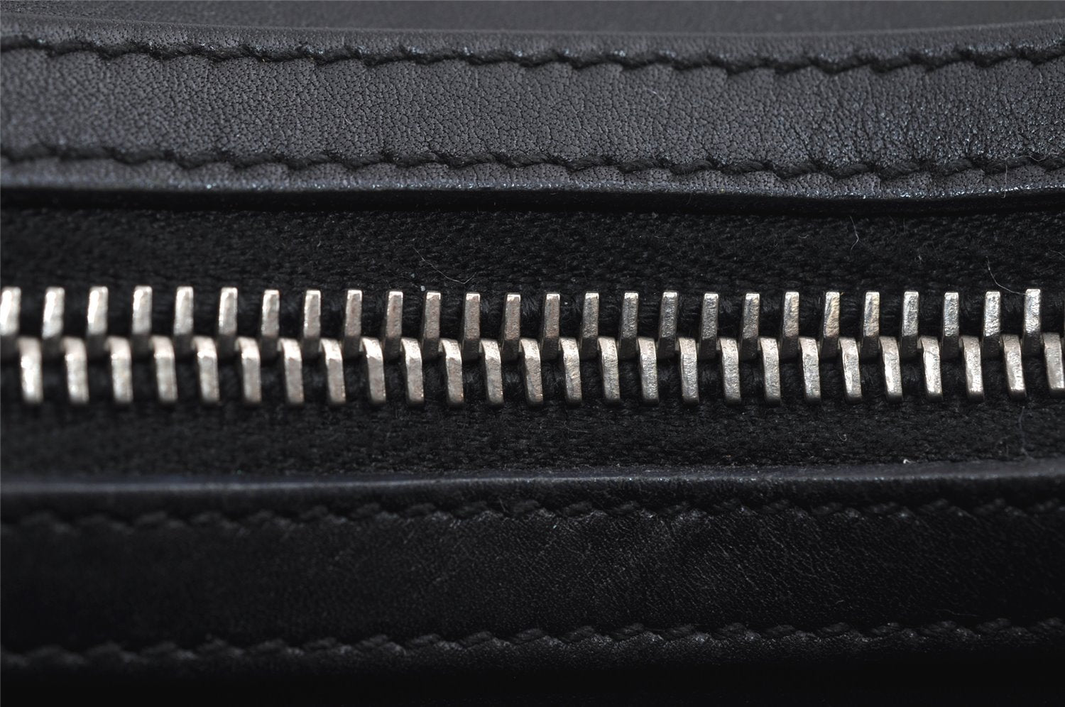 Authentic GUCCI Vintage Shoulder Bag Purse Leather 0013812 Black 7087I