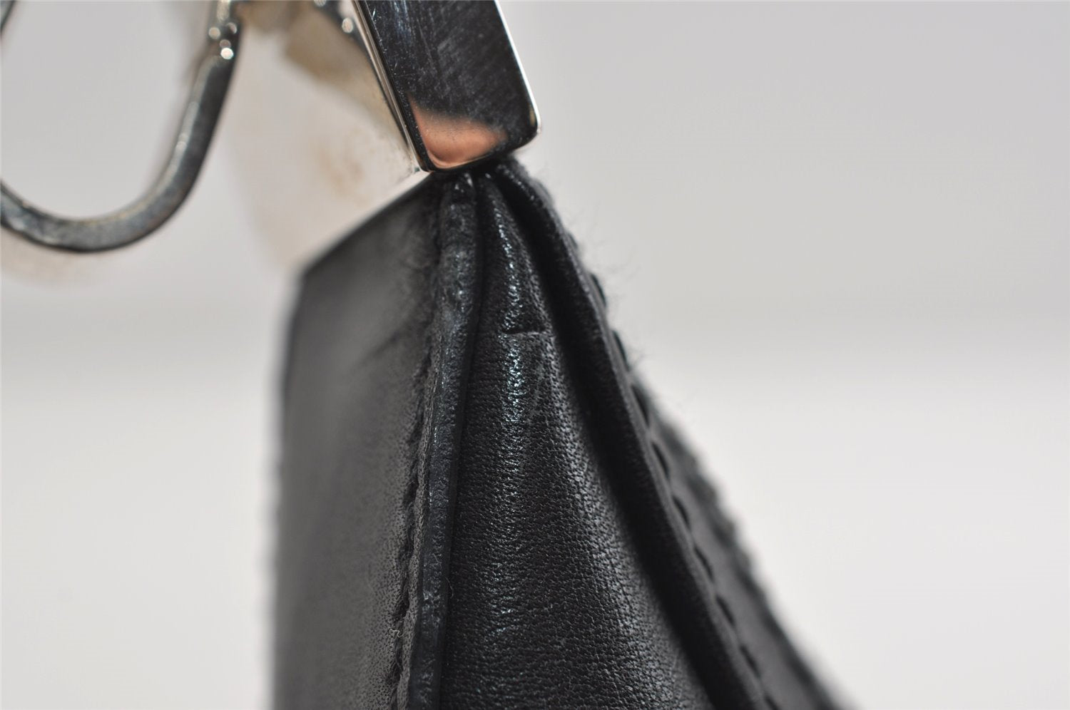 Authentic GUCCI Vintage Shoulder Bag Purse Leather 0013812 Black 7087I