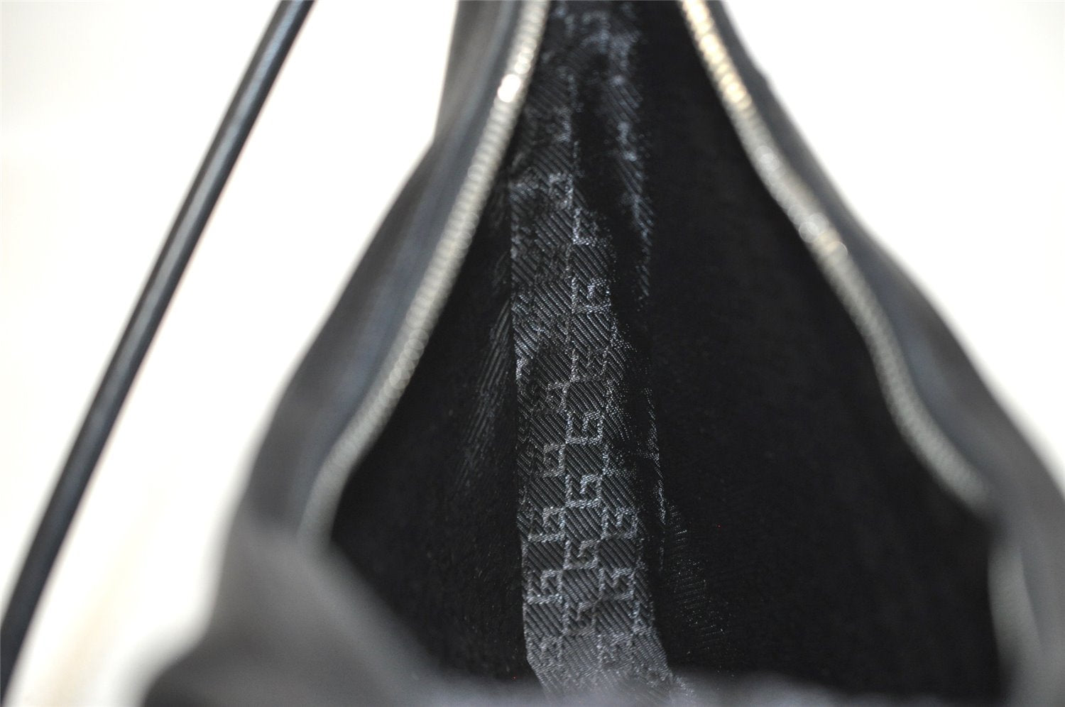 Authentic GUCCI Vintage Shoulder Bag Purse Leather 0013812 Black 7087I