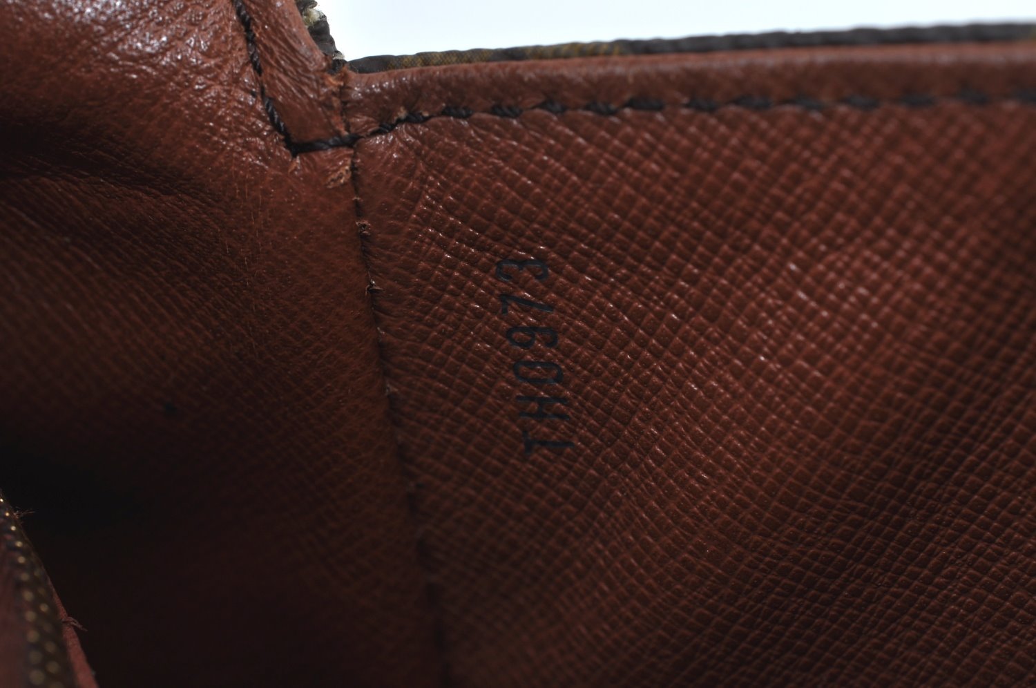 Authentic Louis Vuitton Monogram Saint Cloud GM M51242 Shoulder Cross Bag 7099I