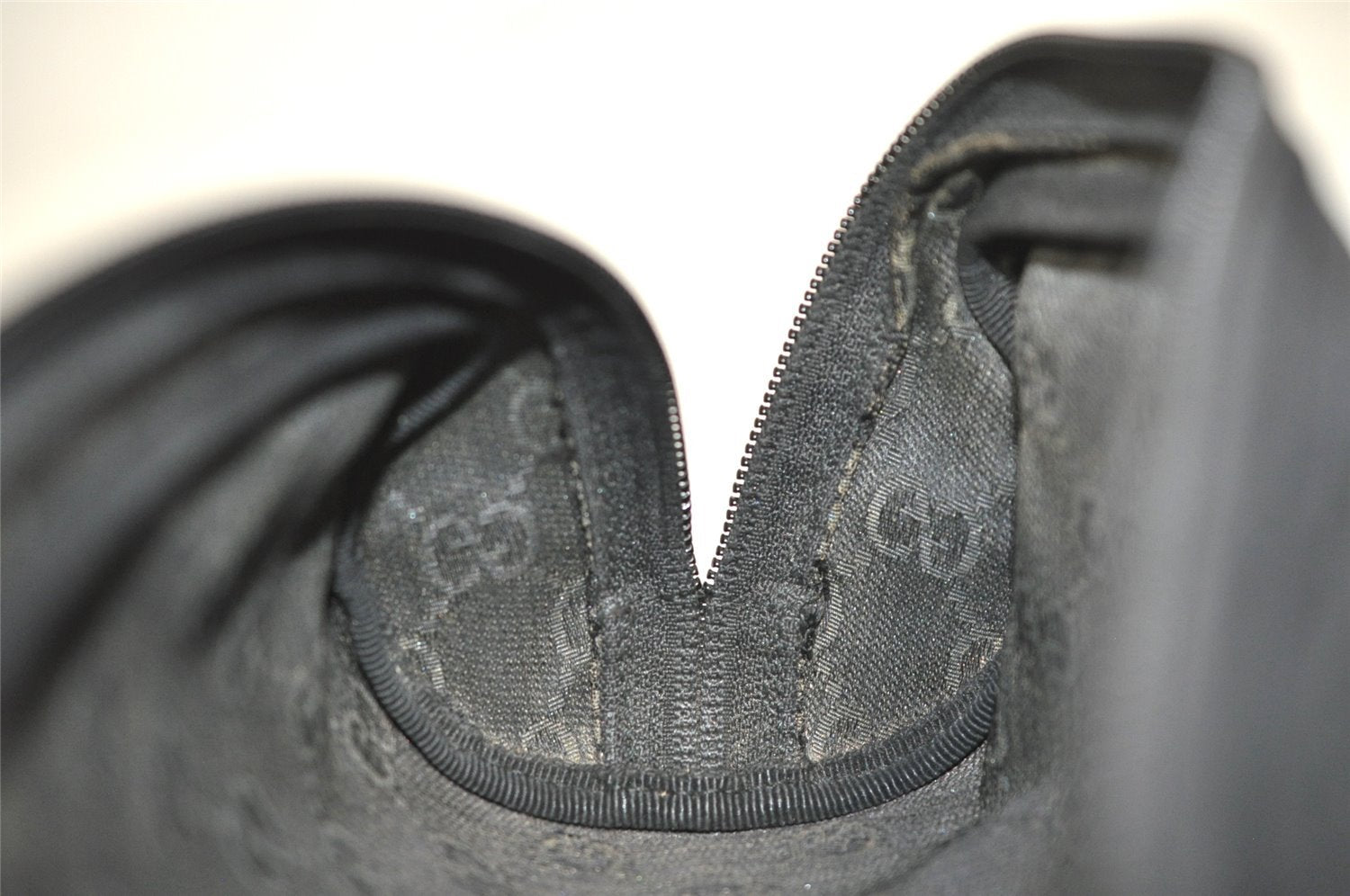 Authentic GUCCI Cosmetic Pouch Purse GG Canvas Leather 137377 Black 7109J