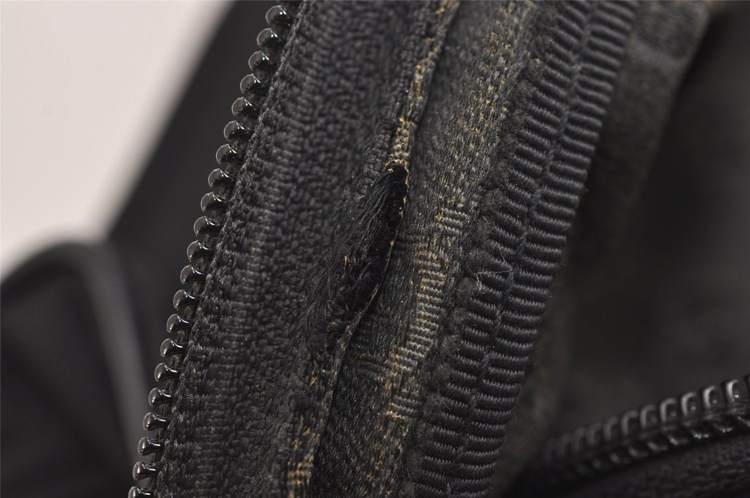 Authentic GUCCI Cosmetic Pouch Purse GG Canvas Leather 137377 Black 7109J