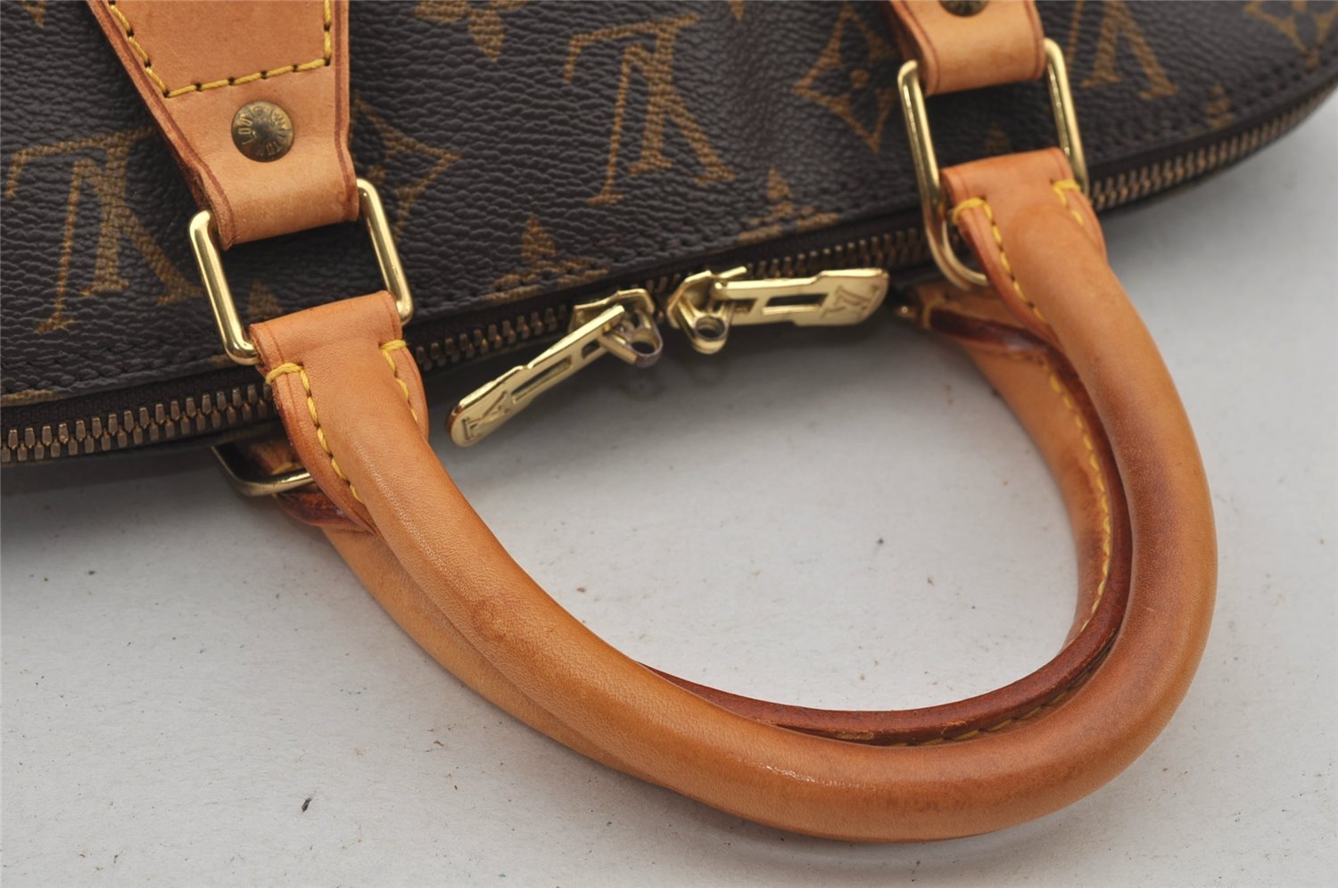 Authentic Louis Vuitton Monogram Alma Hand Bag Purse M51130 LV 7112J