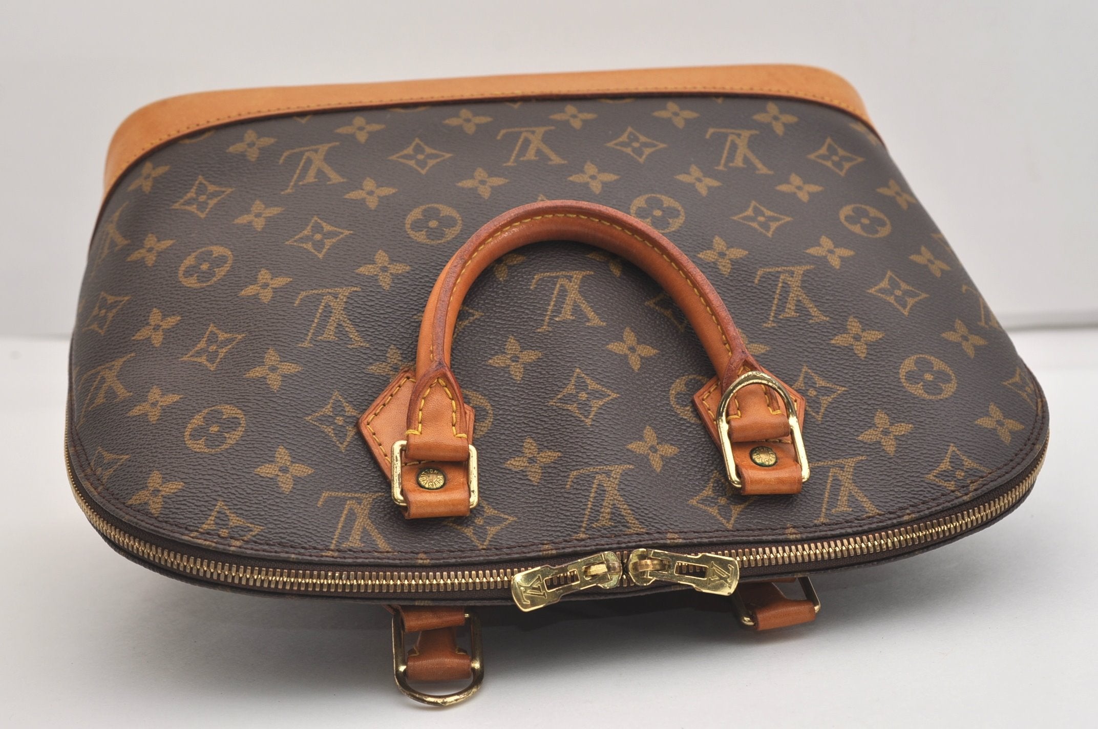 Authentic Louis Vuitton Monogram Alma Hand Bag Purse M51130 LV 7118J