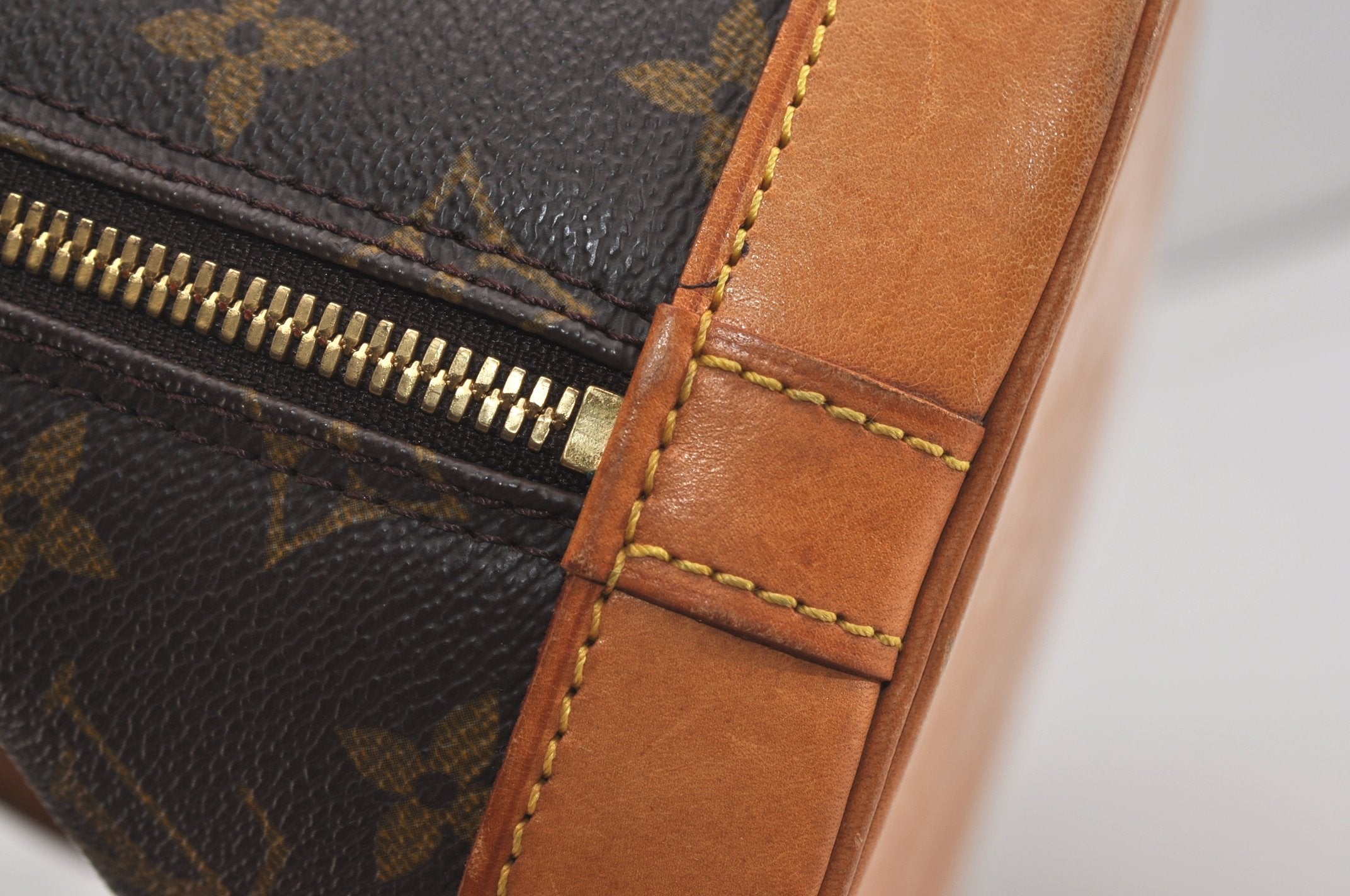 Authentic Louis Vuitton Monogram Alma Hand Bag Purse M51130 LV 7118J