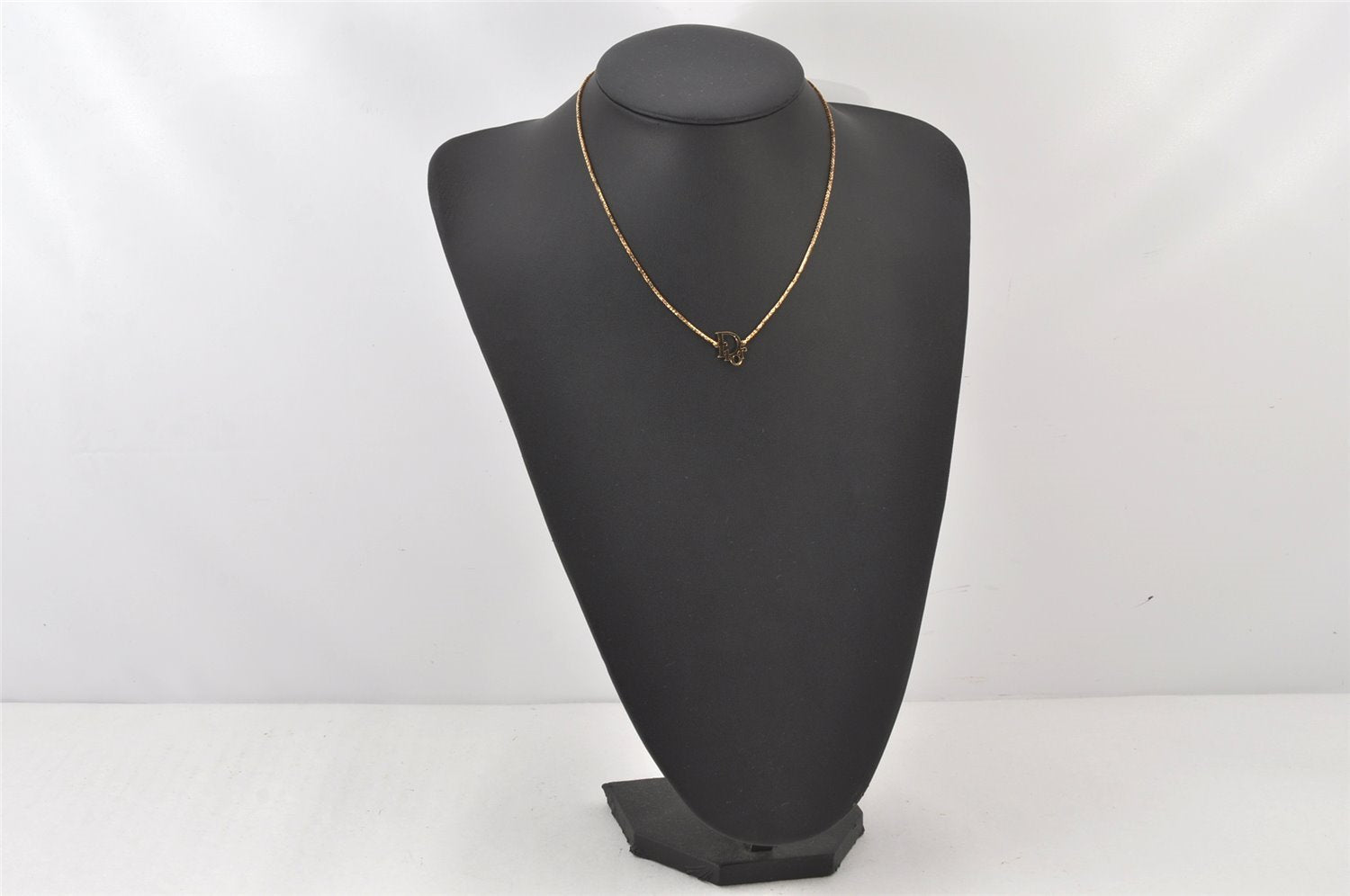 Authentic Christian Dior Gold Tone Chain Pendant Necklace CD 7122K